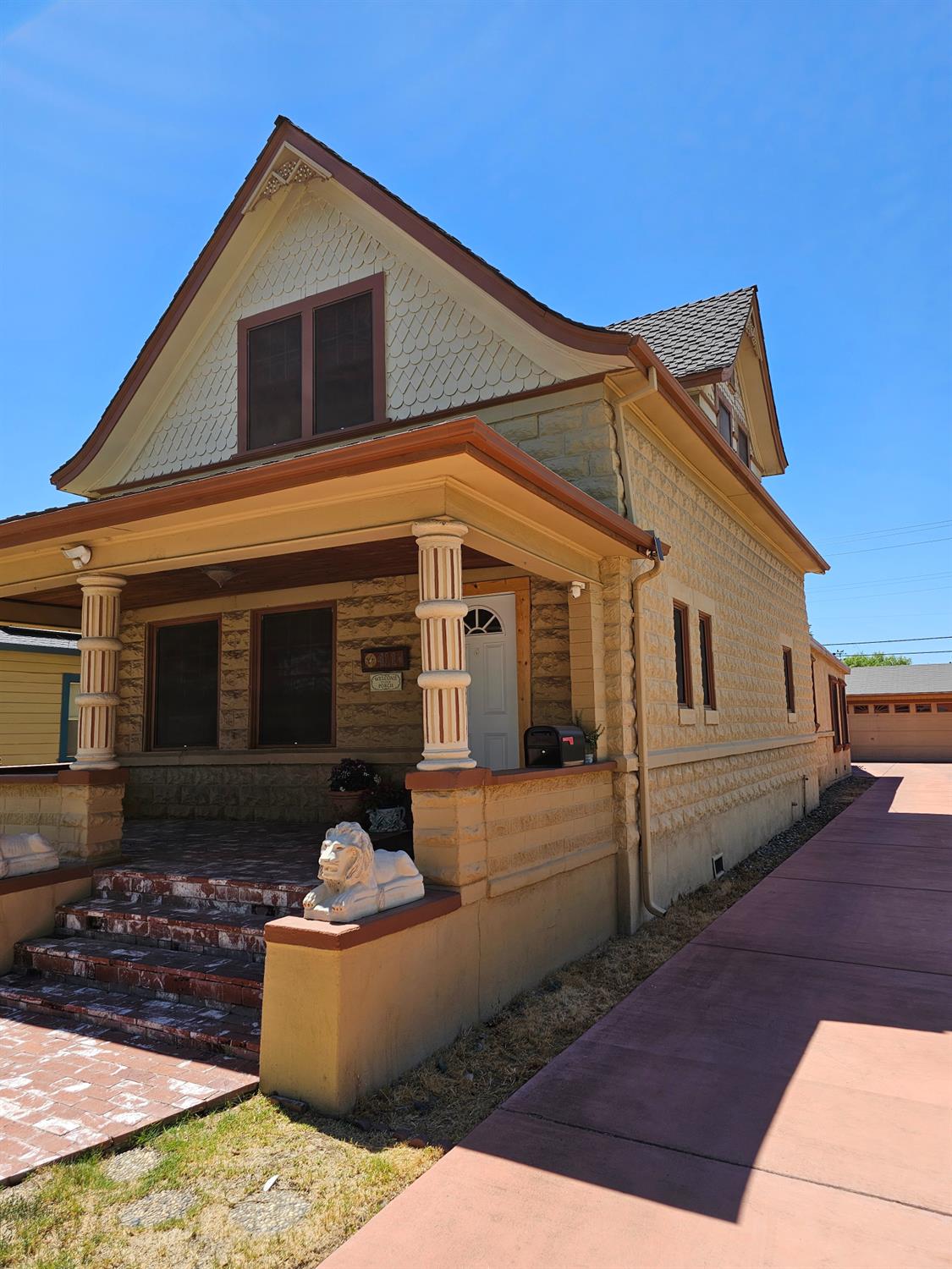 411 J St, Los Banos, CA 93635