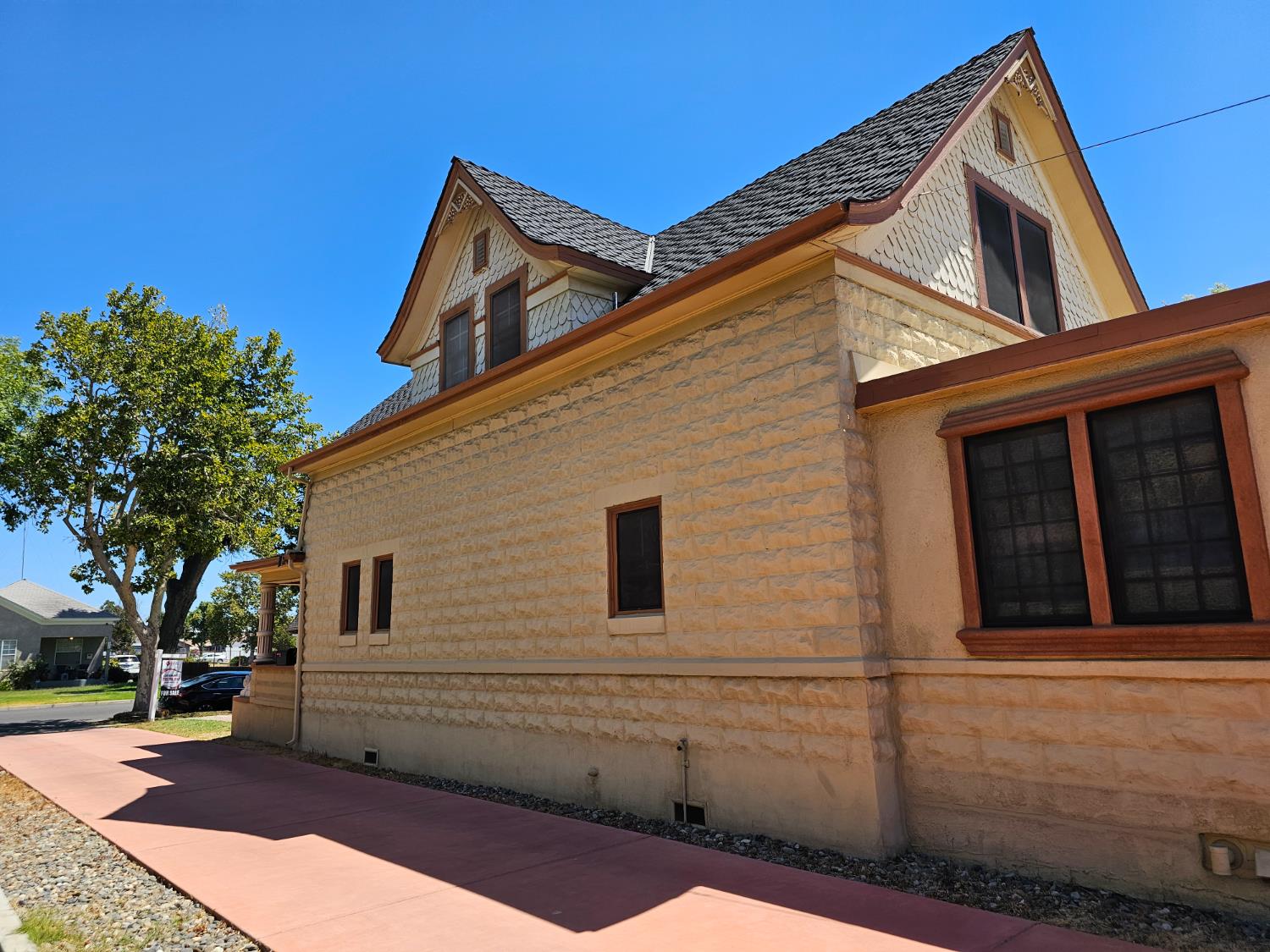 411 J St, Los Banos, CA 93635