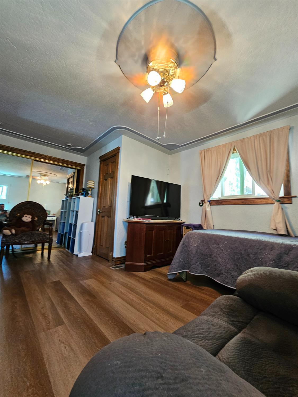 411 J St, Los Banos, CA 93635