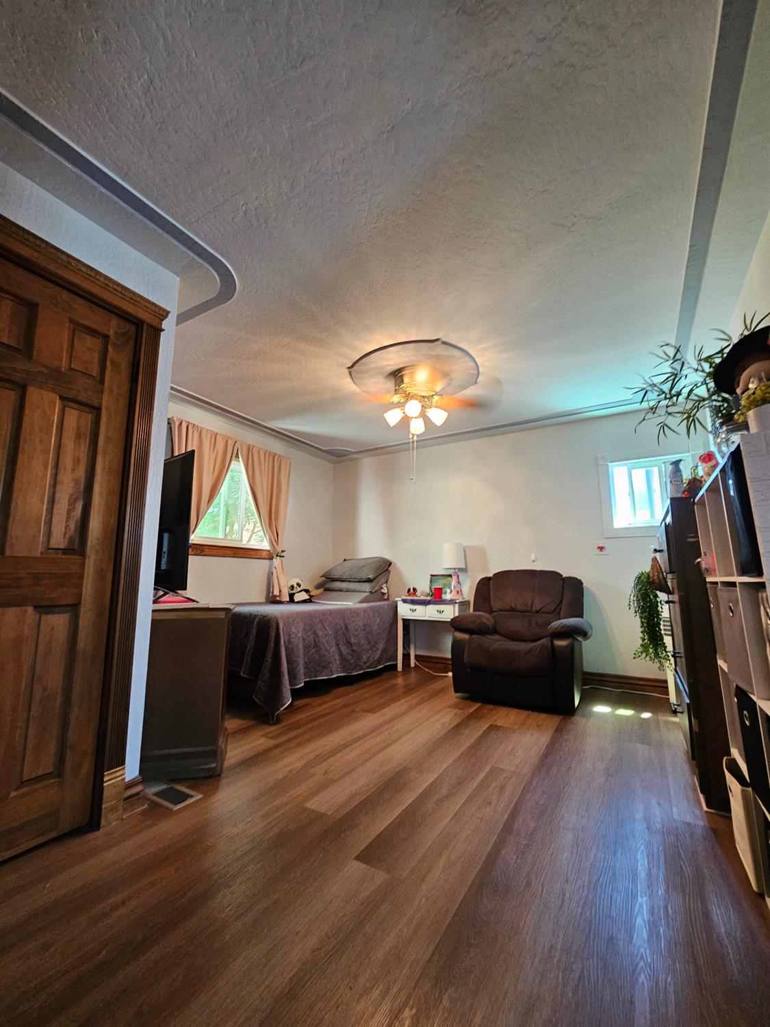 411 J St, Los Banos, CA 93635