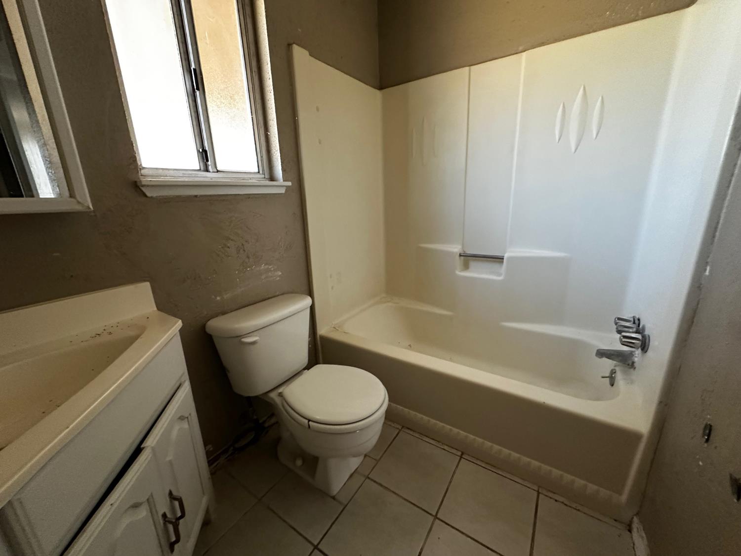 5009 Estates Dr, Modesto, CA 95357