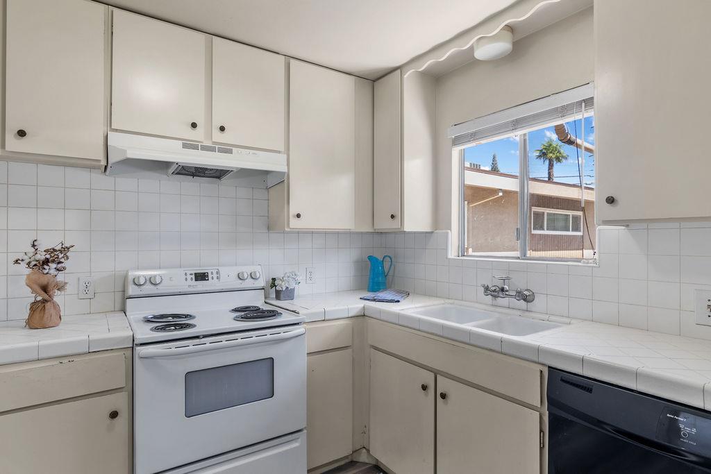 805 Tully Rd #4, Modesto, CA 95350