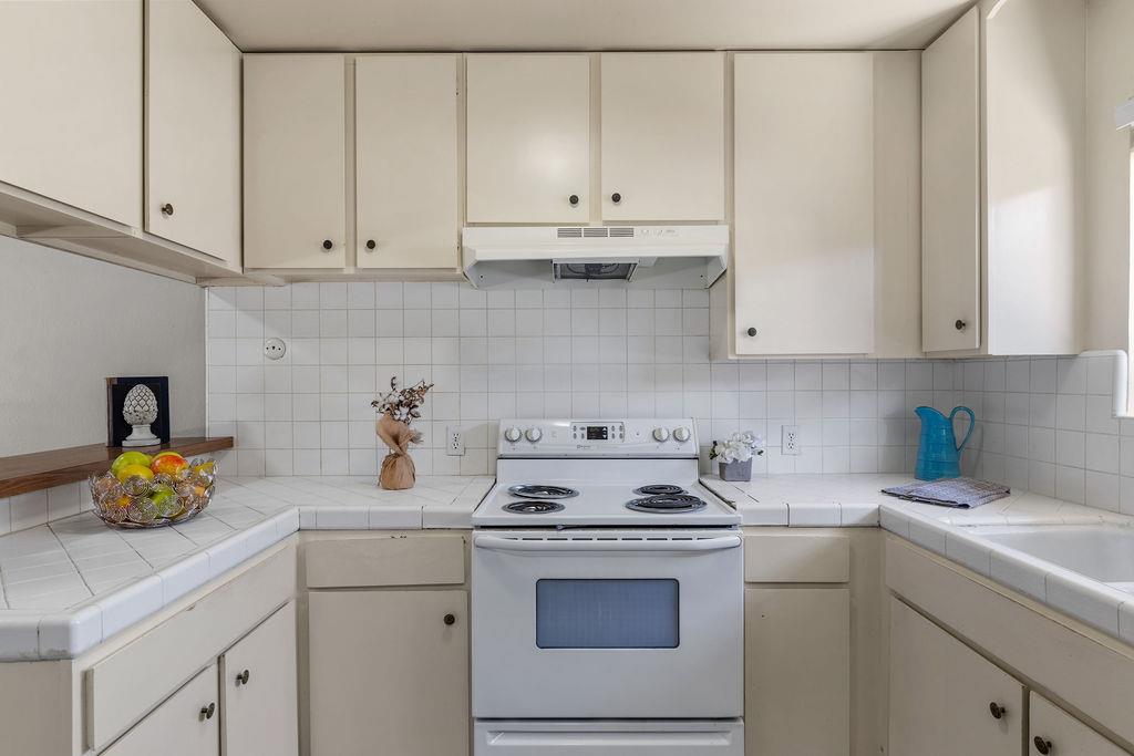 805 Tully Rd #4, Modesto, CA 95350