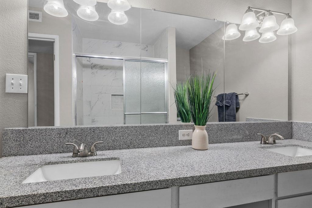 805 Tully Rd #4, Modesto, CA 95350