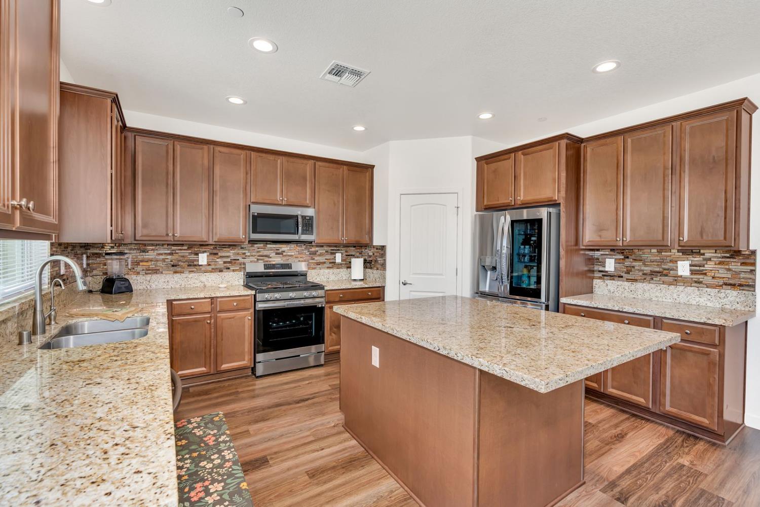 1856 Morro Ct, Los Banos, CA 93635