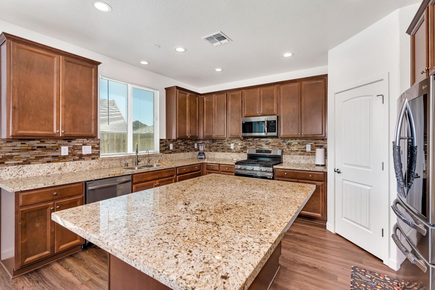 1856 Morro Ct, Los Banos, CA 93635