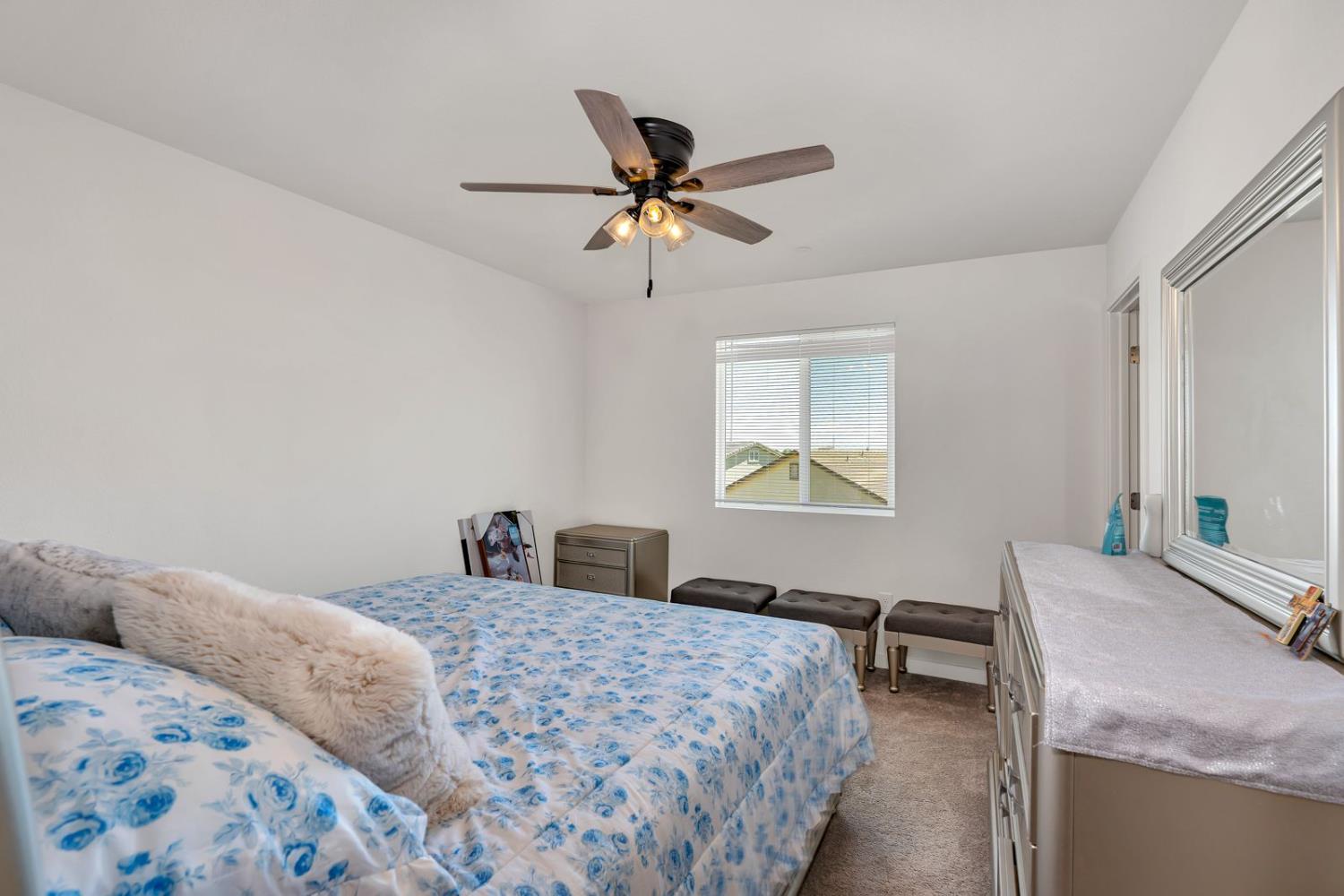 1856 Morro Ct, Los Banos, CA 93635