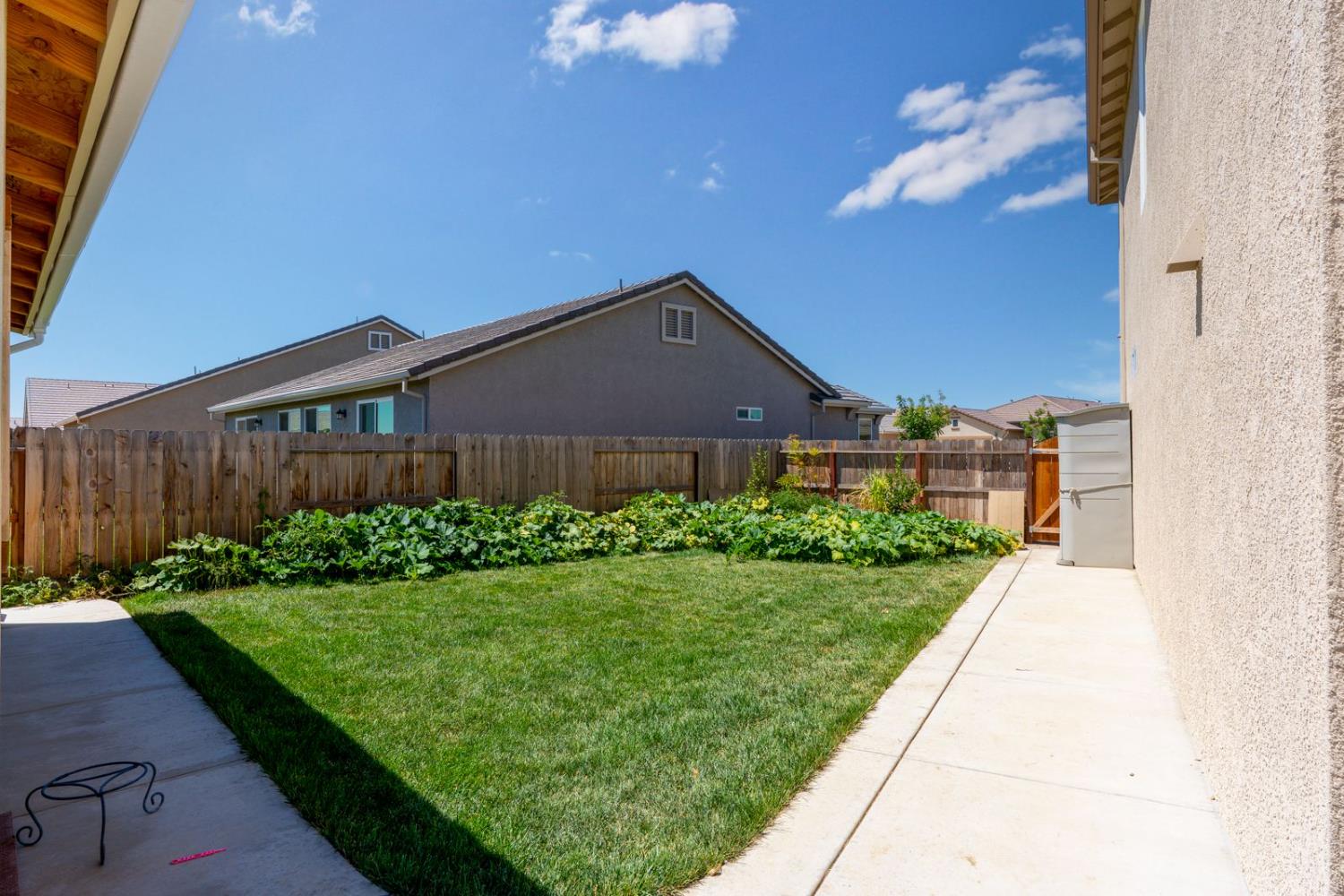 1856 Morro Ct, Los Banos, CA 93635