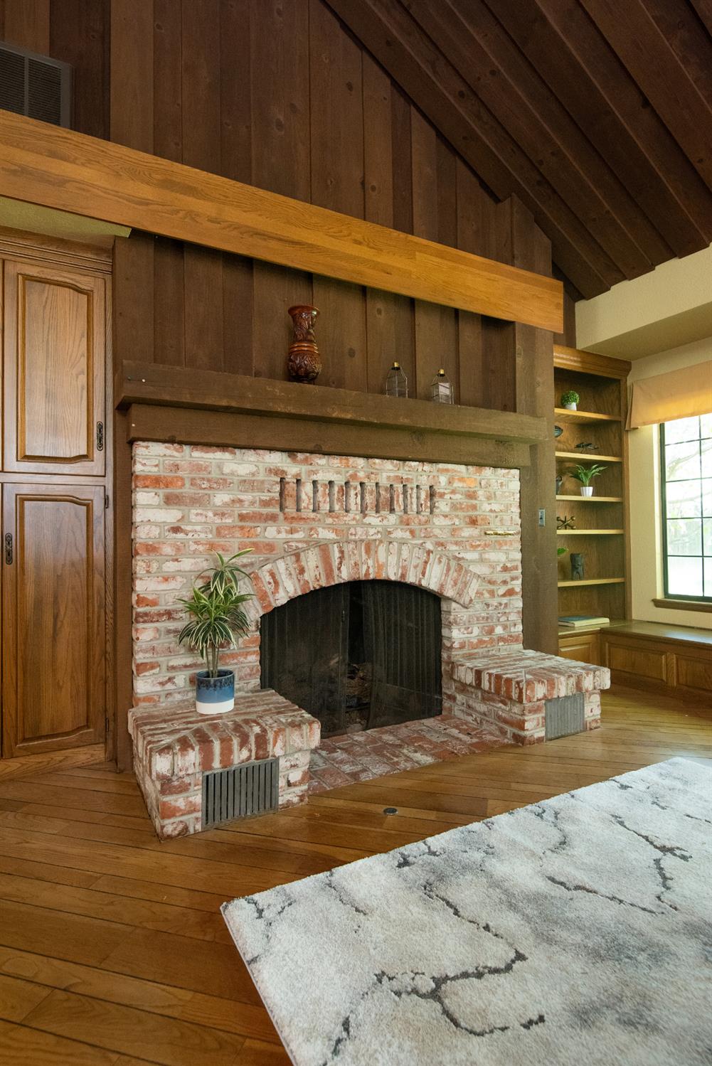 925 Scenic Ct, Modesto, CA 95355