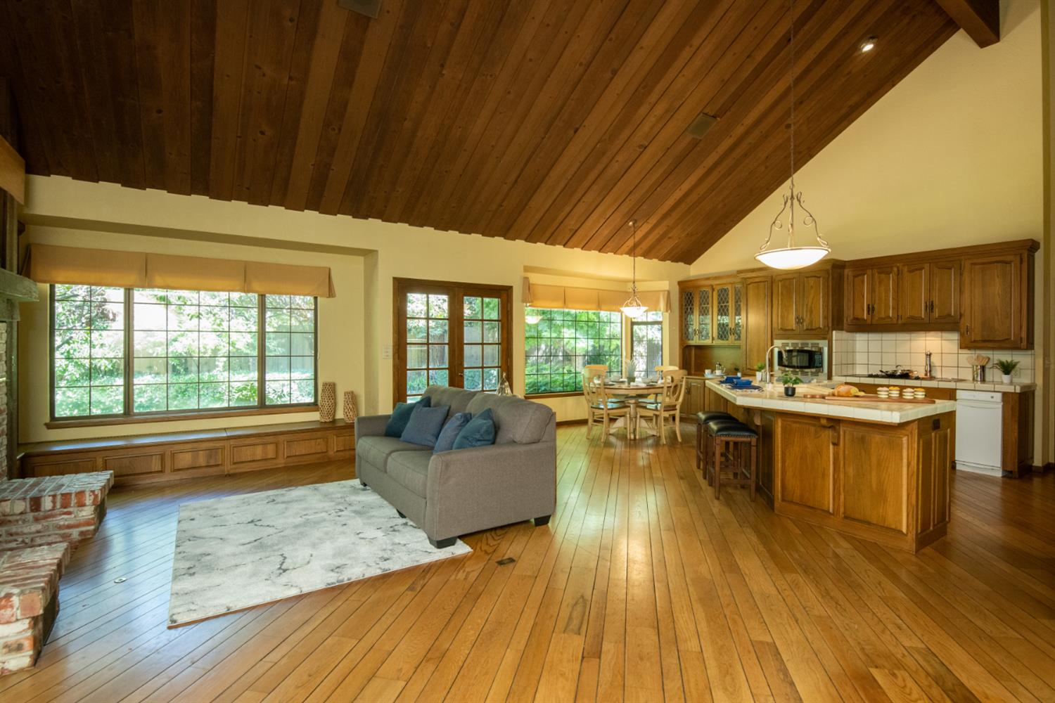 925 Scenic Ct, Modesto, CA 95355