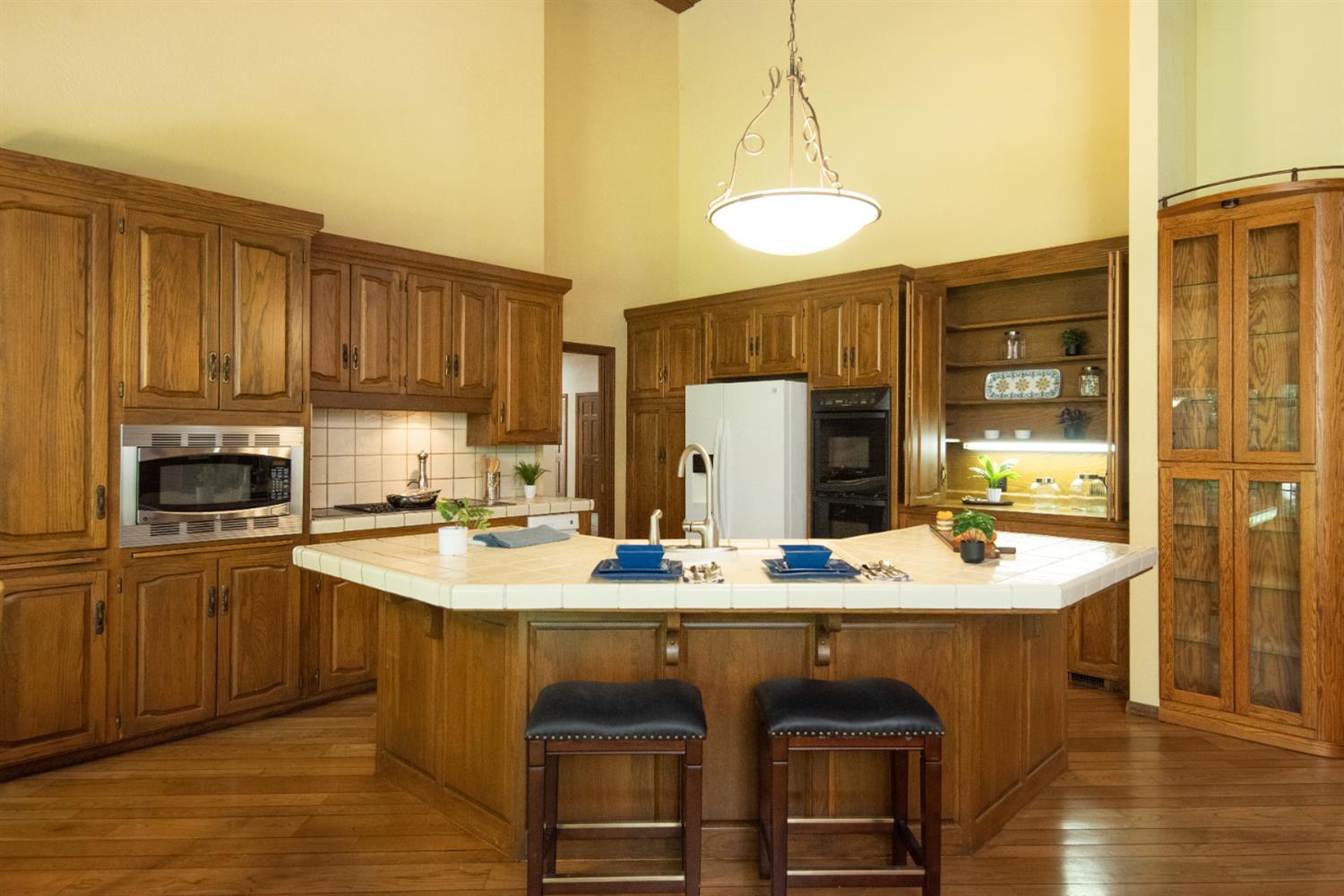 925 Scenic Ct, Modesto, CA 95355