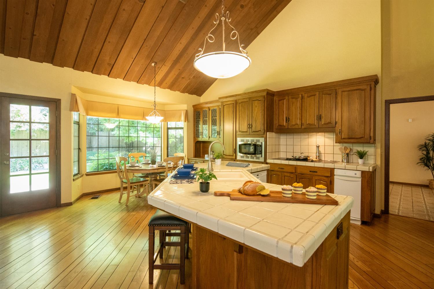 925 Scenic Ct, Modesto, CA 95355