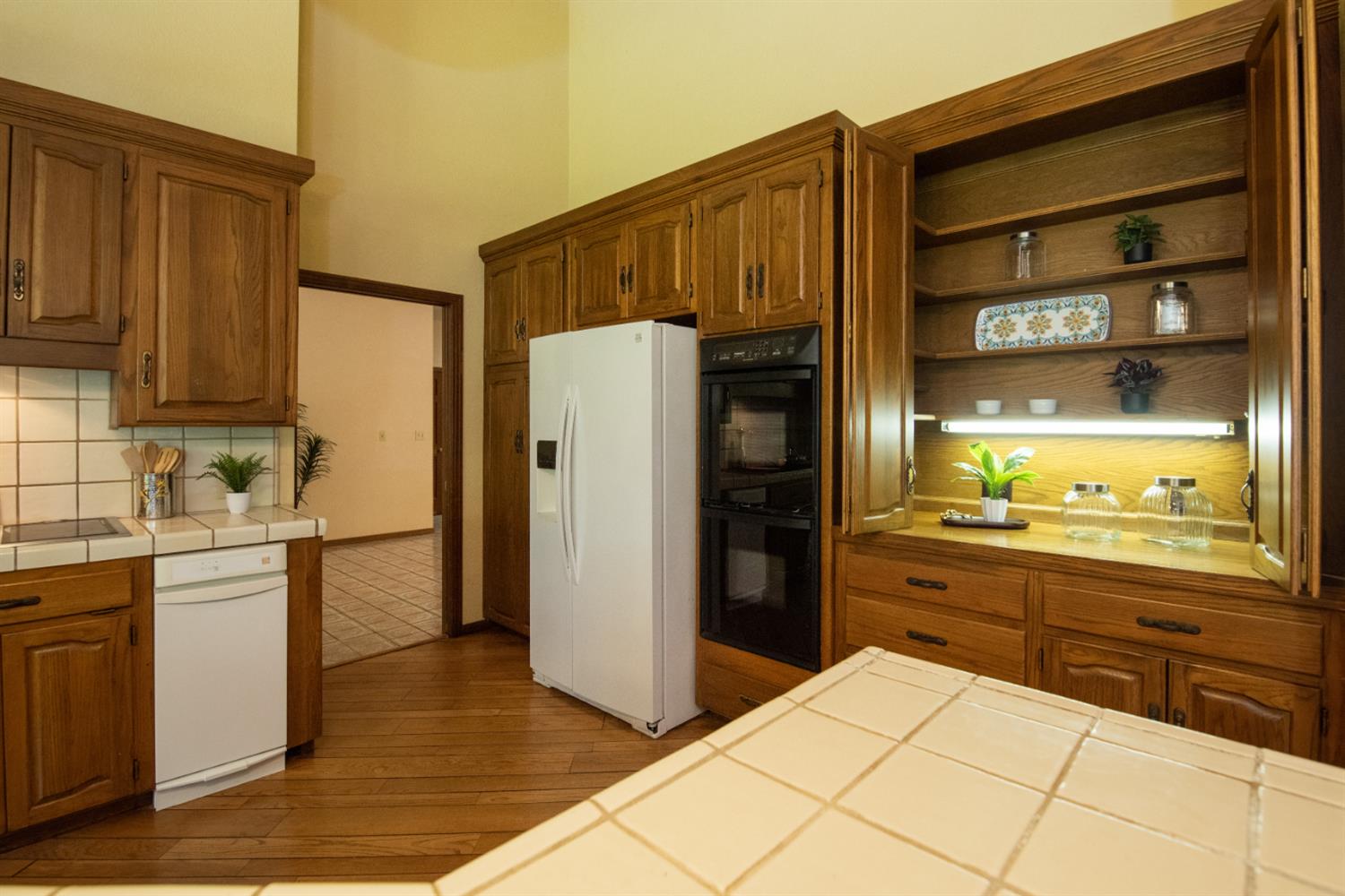 925 Scenic Ct, Modesto, CA 95355