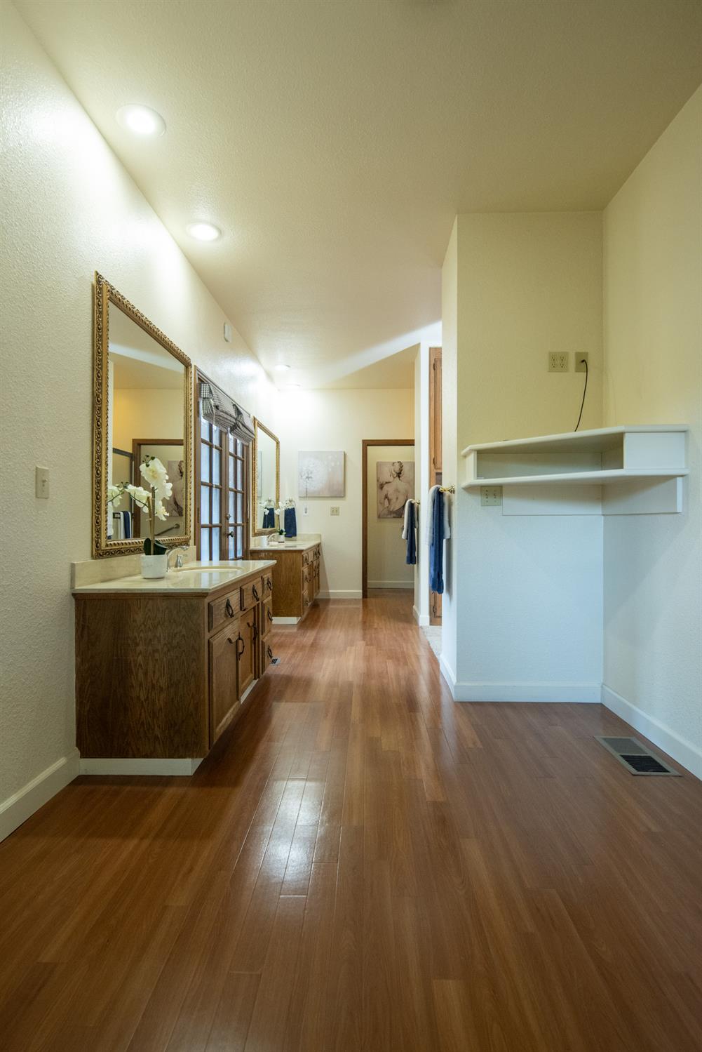 925 Scenic Ct, Modesto, CA 95355