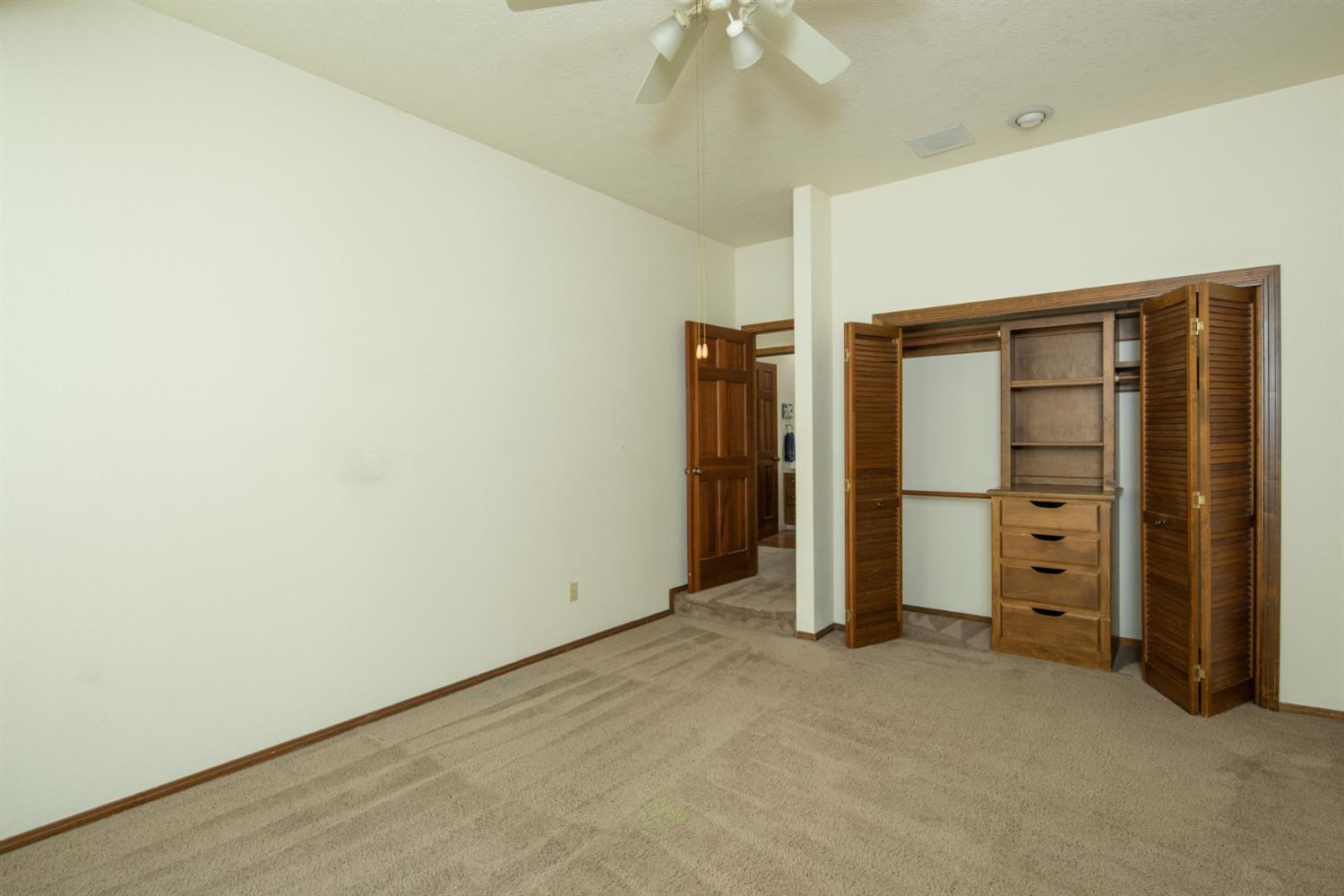 925 Scenic Ct, Modesto, CA 95355