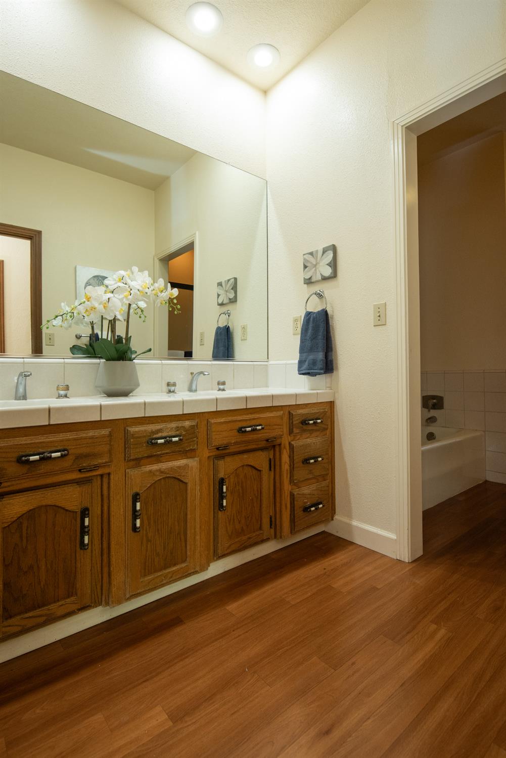 925 Scenic Ct, Modesto, CA 95355