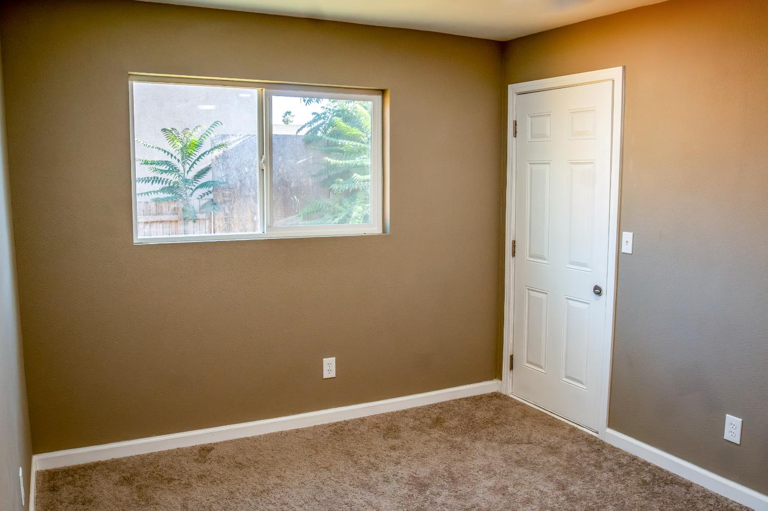 1415 Avondale Ave, Modesto, CA 95358