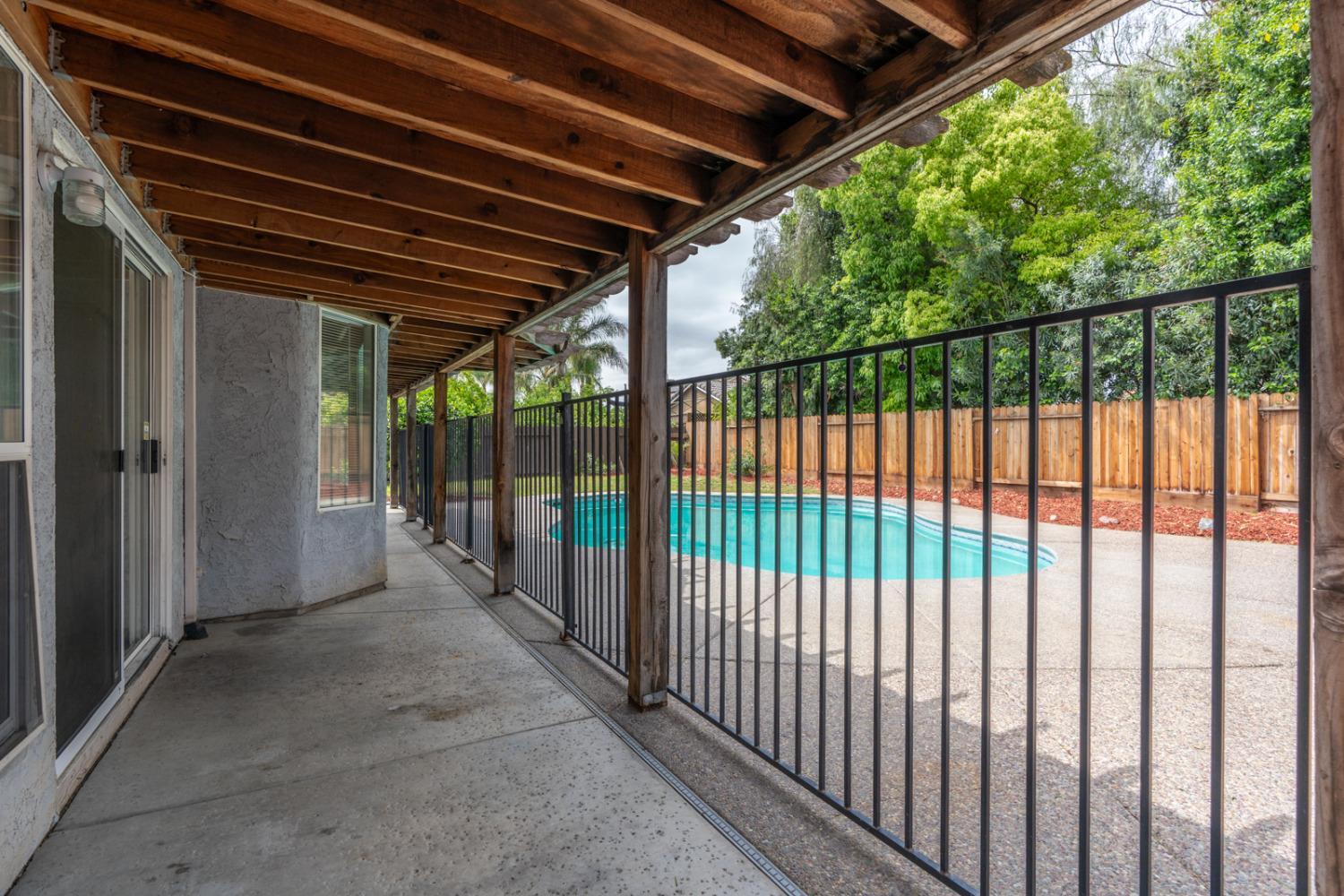 1631 Fir Dr, Los Banos, CA 93635