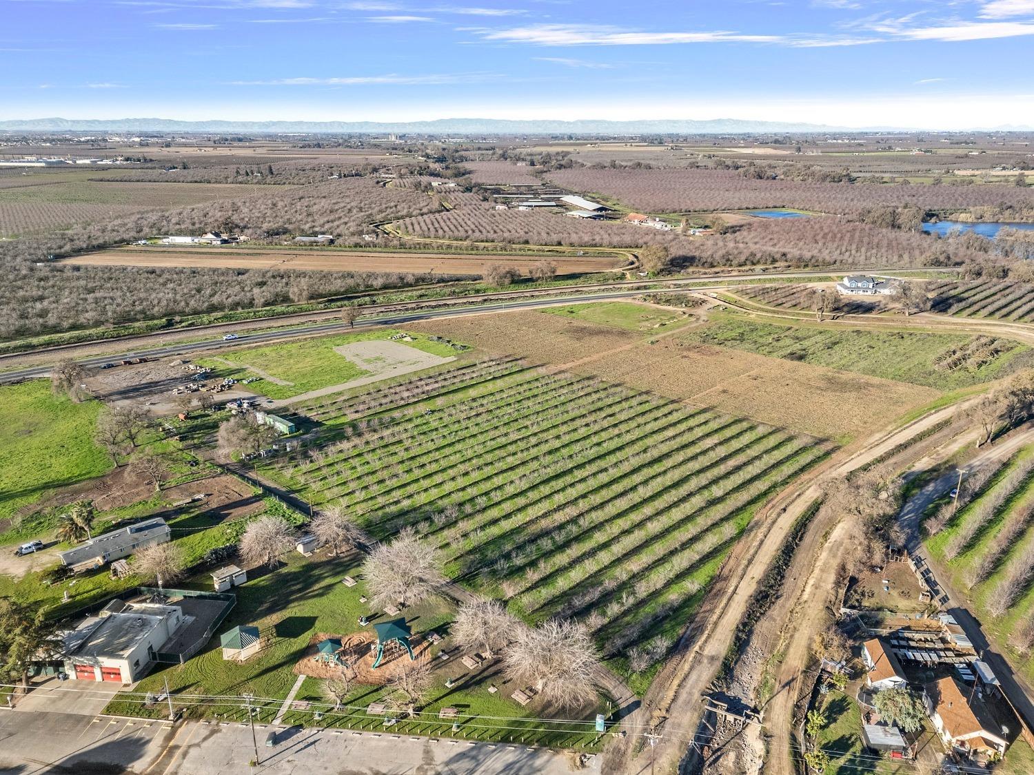 2 Santa Fe Dr, Cressey, CA 95312