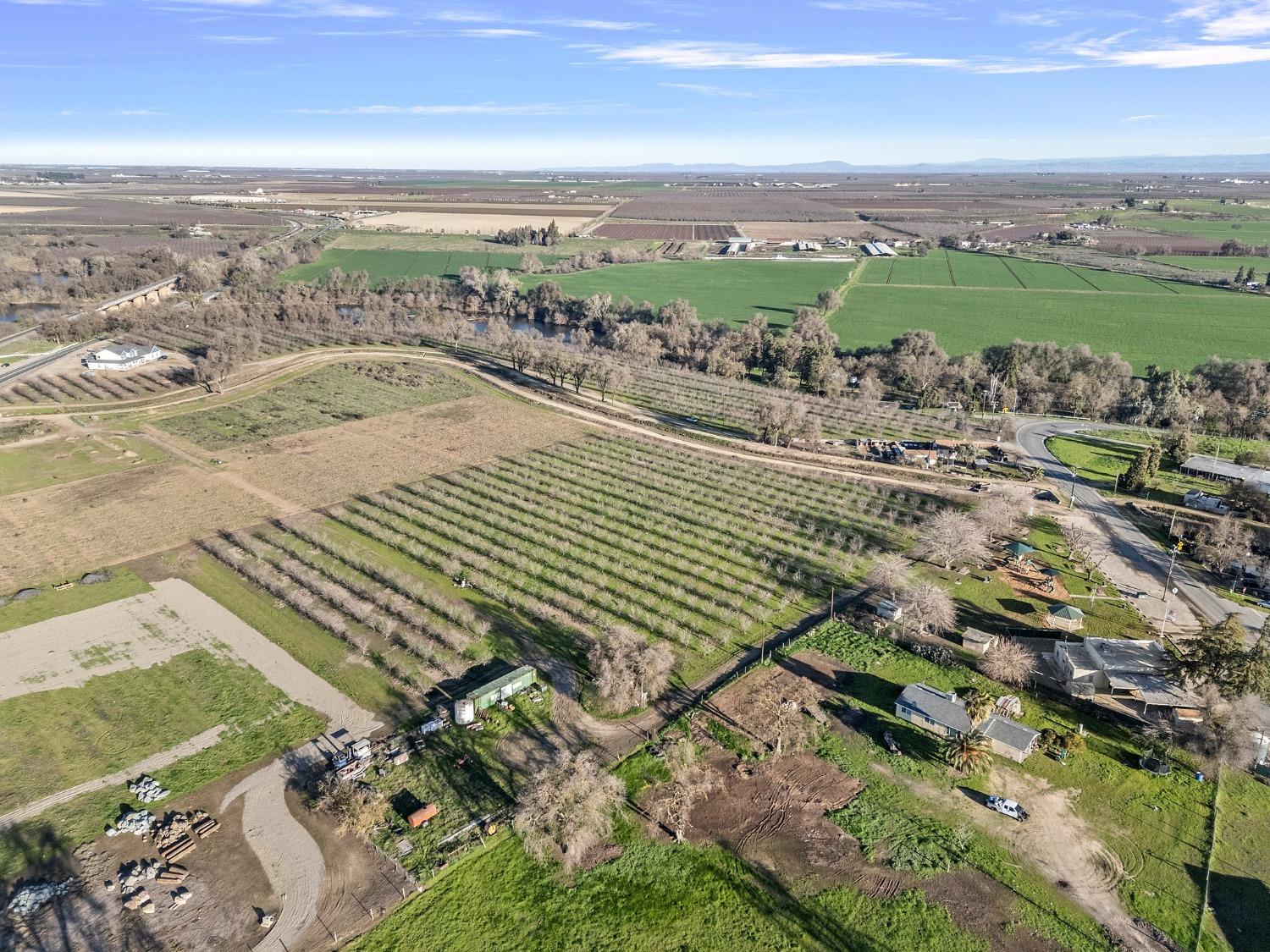 2 Santa Fe Dr, Cressey, CA 95312