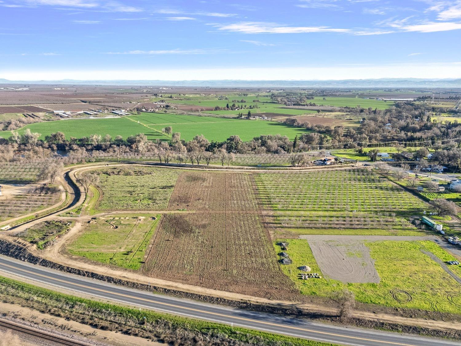 2 Santa Fe Dr, Cressey, CA 95312