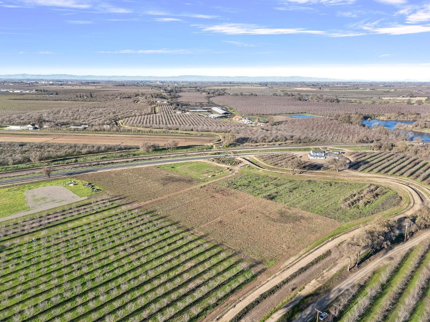 2 Santa Fe Dr, Cressey, CA 95312