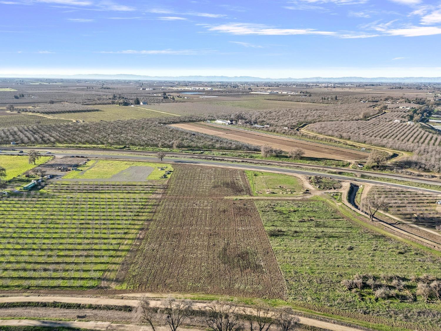 2 Santa Fe Dr, Cressey, CA 95312