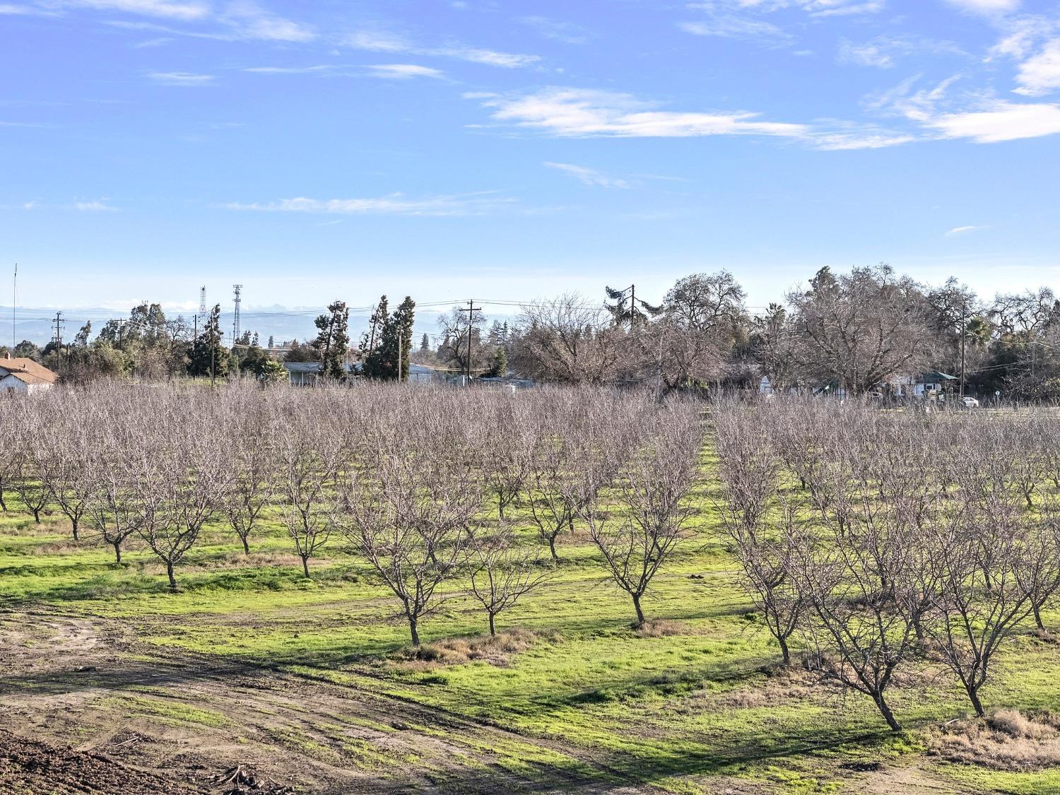 2 Santa Fe Dr, Cressey, CA 95312