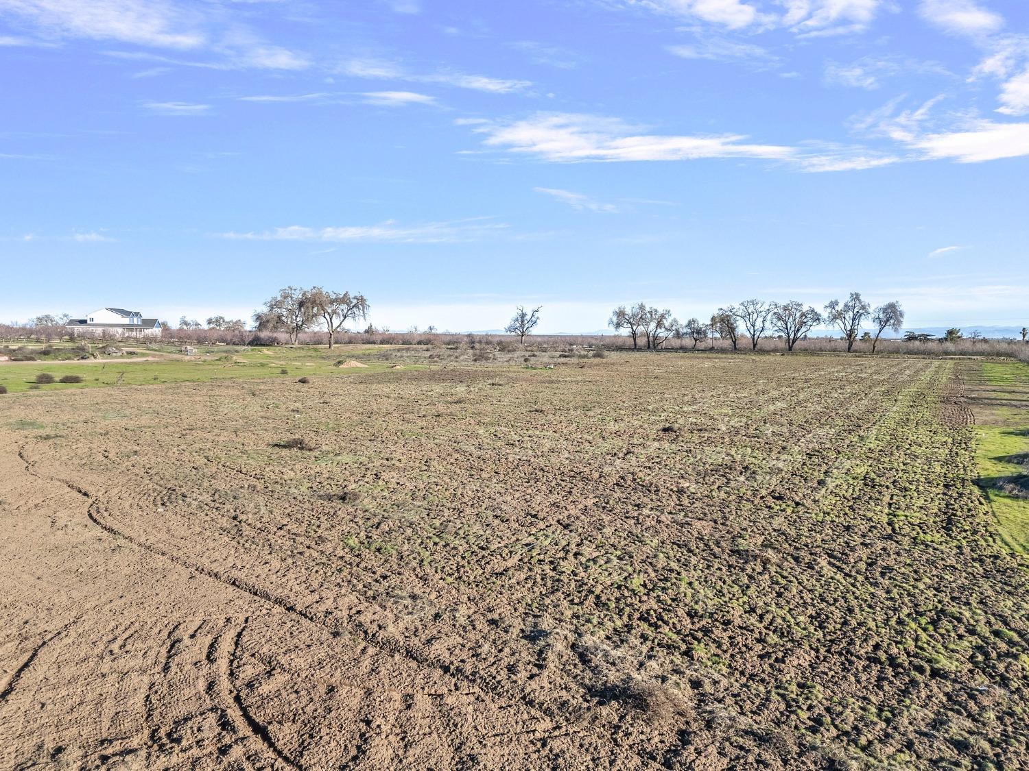 2 Santa Fe Dr, Cressey, CA 95312