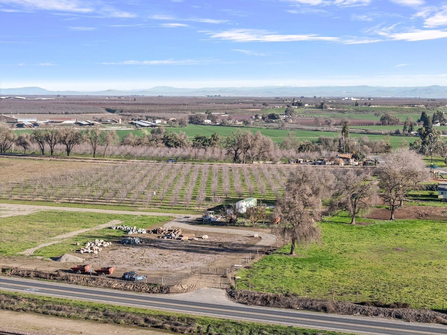 2 Santa Fe Dr, Cressey, CA 95312