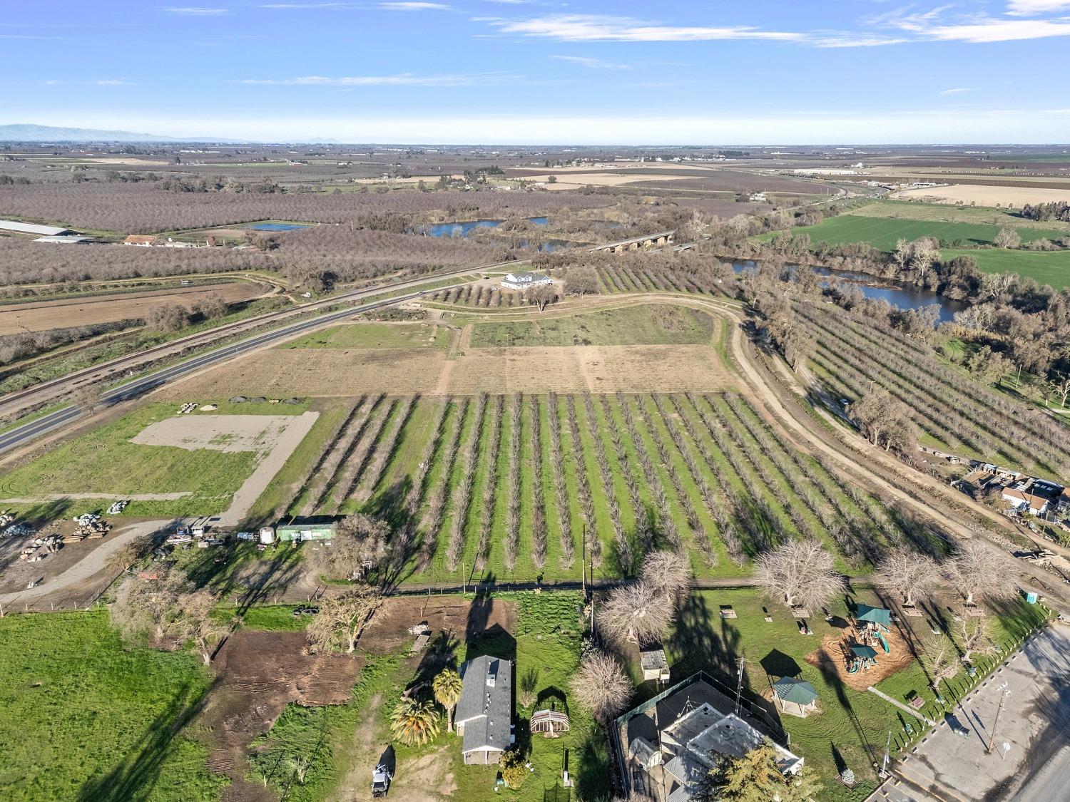 3 Santa Fe Dr, Cressey, CA 95312