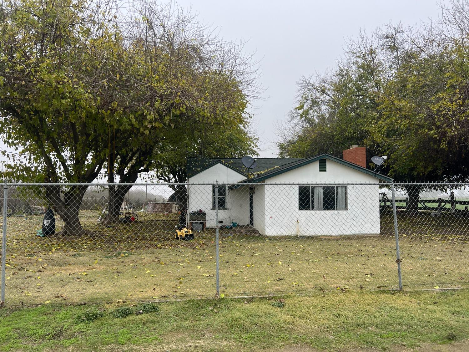 15238 Sunset Dr, Livingston, CA 95334