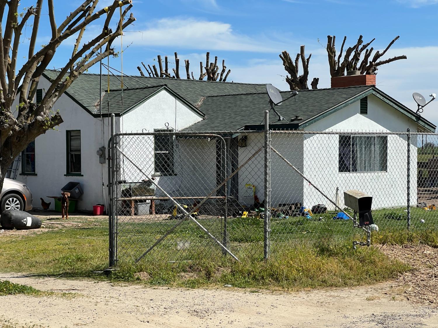 15238 Sunset Dr, Livingston, CA 95334