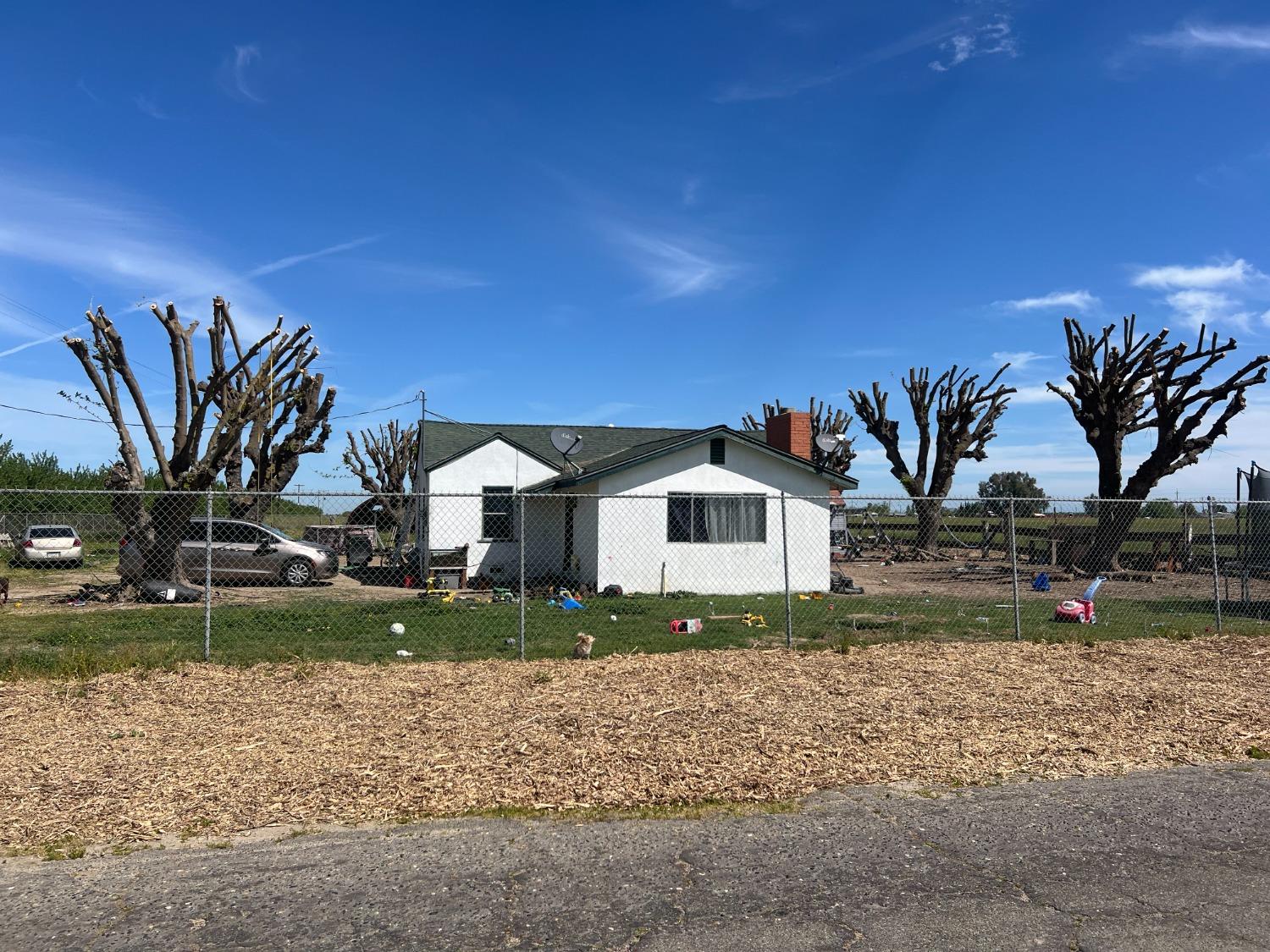 15238 Sunset Dr, Livingston, CA 95334