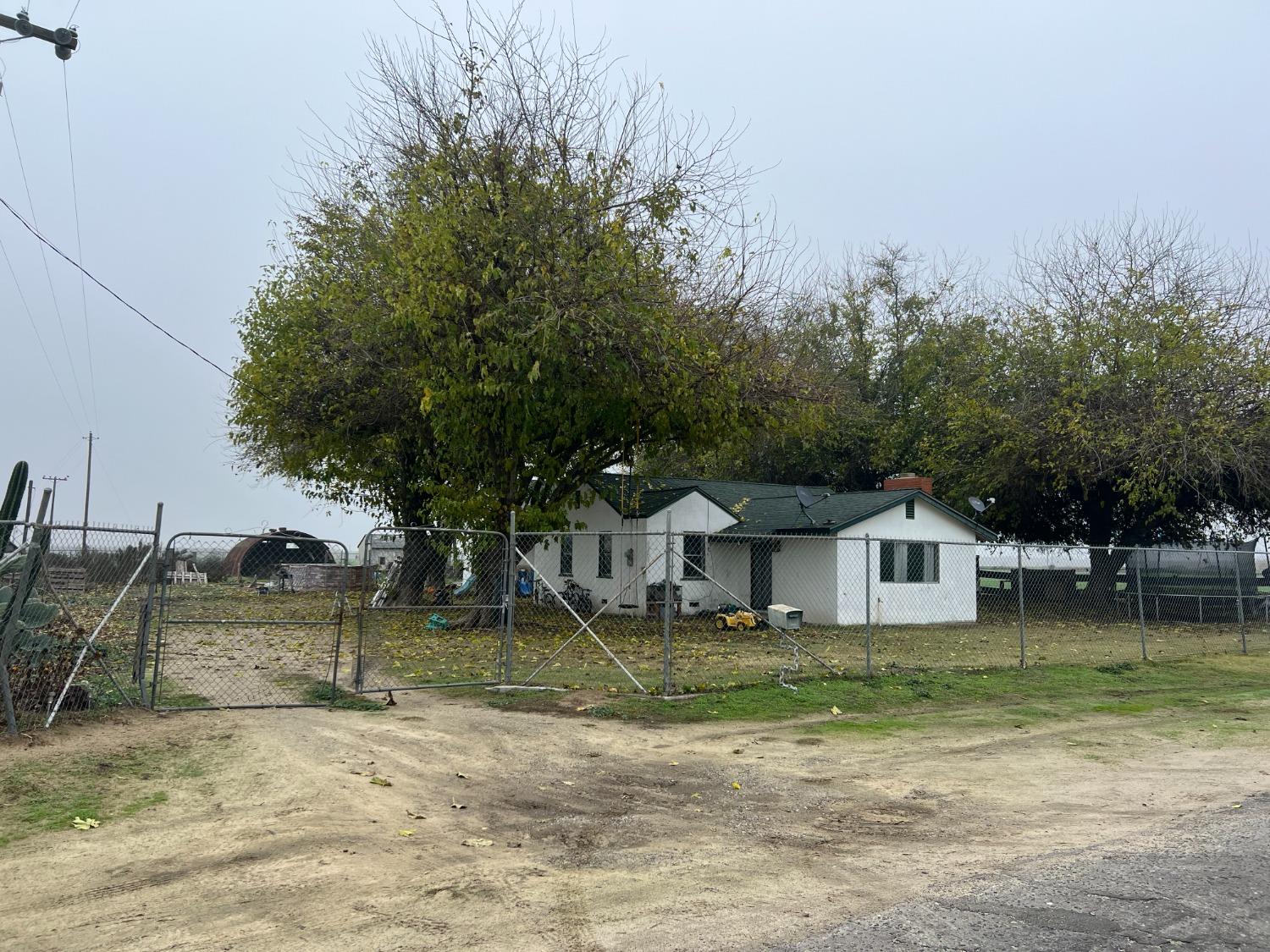 15238 Sunset Dr, Livingston, CA 95334