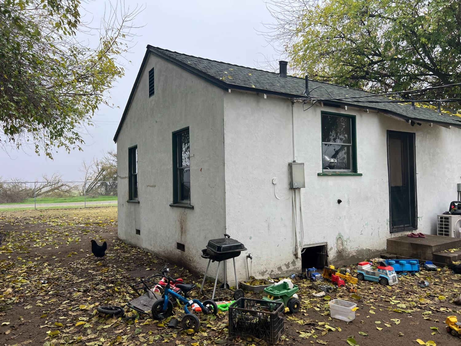 15238 Sunset Dr, Livingston, CA 95334