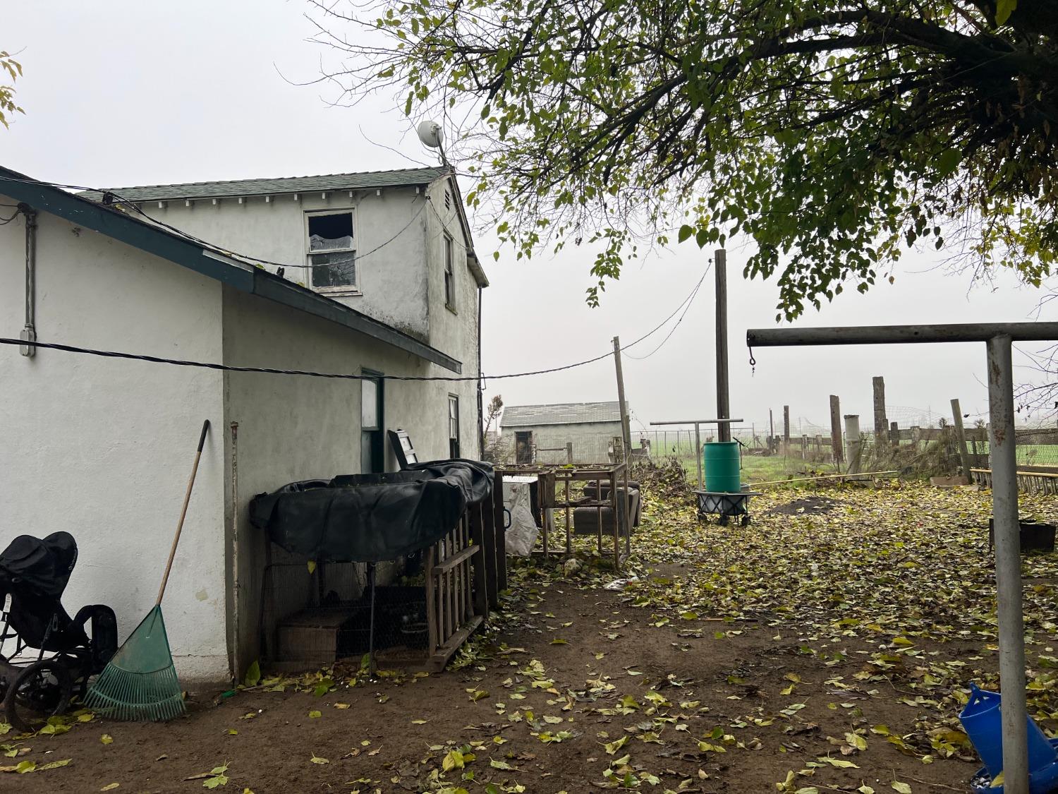 15238 Sunset Dr, Livingston, CA 95334