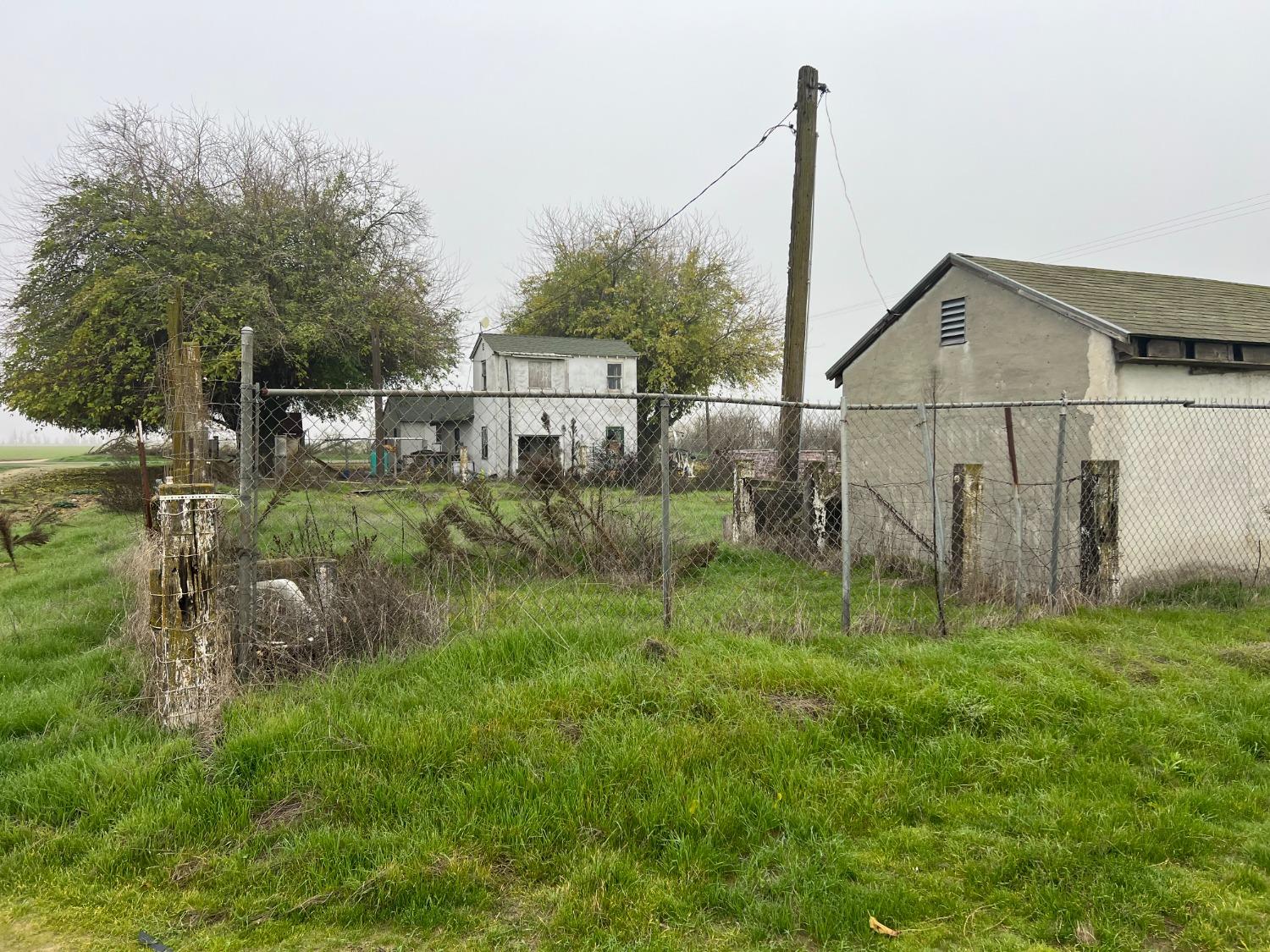 15238 Sunset Dr, Livingston, CA 95334