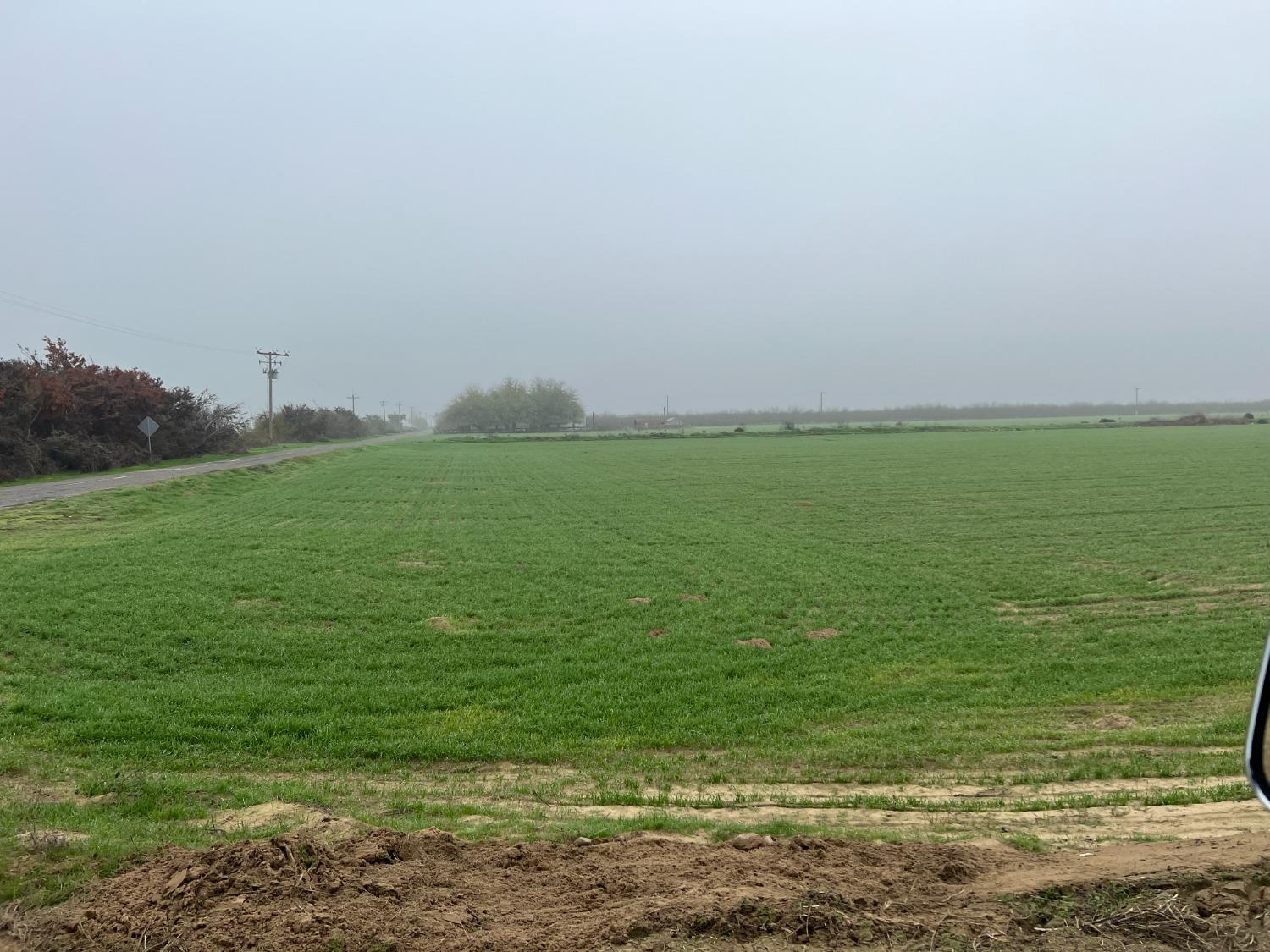 15238 Sunset Dr, Livingston, CA 95334