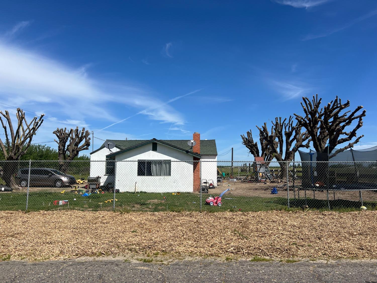 15238 Sunset Dr, Livingston, CA 95334