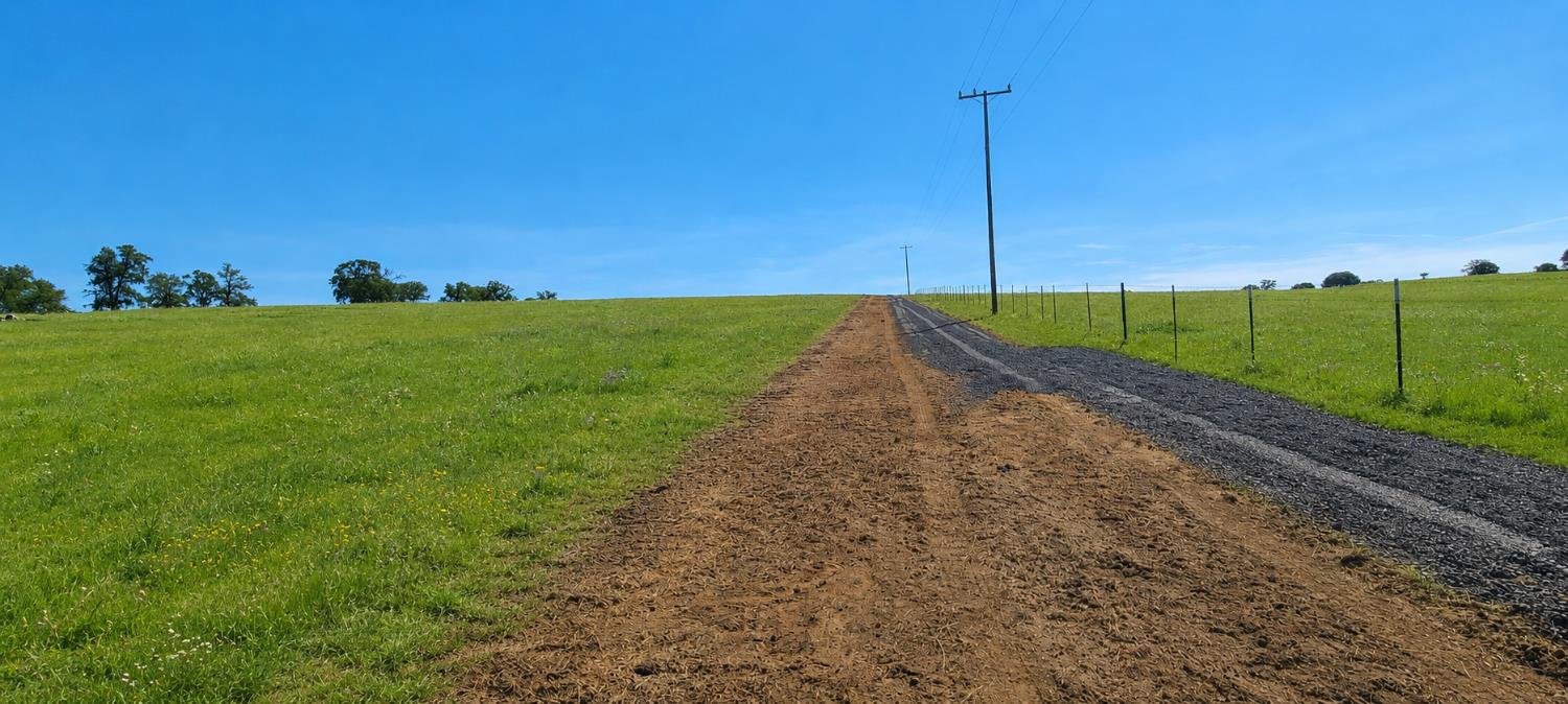 4 Zorro Rd, La Grange, CA 95329