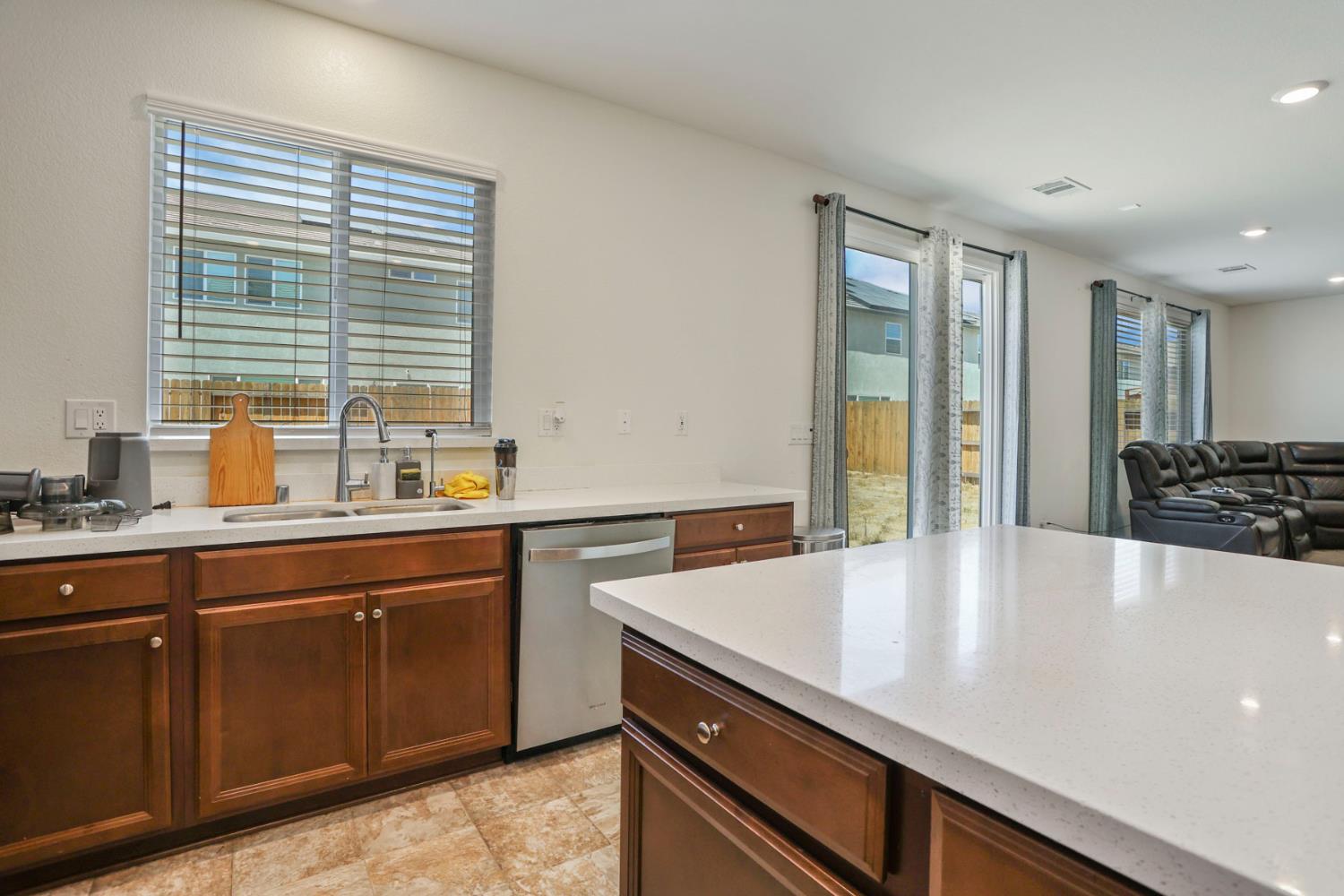 1471 Tanoak St, Manteca, CA 95337