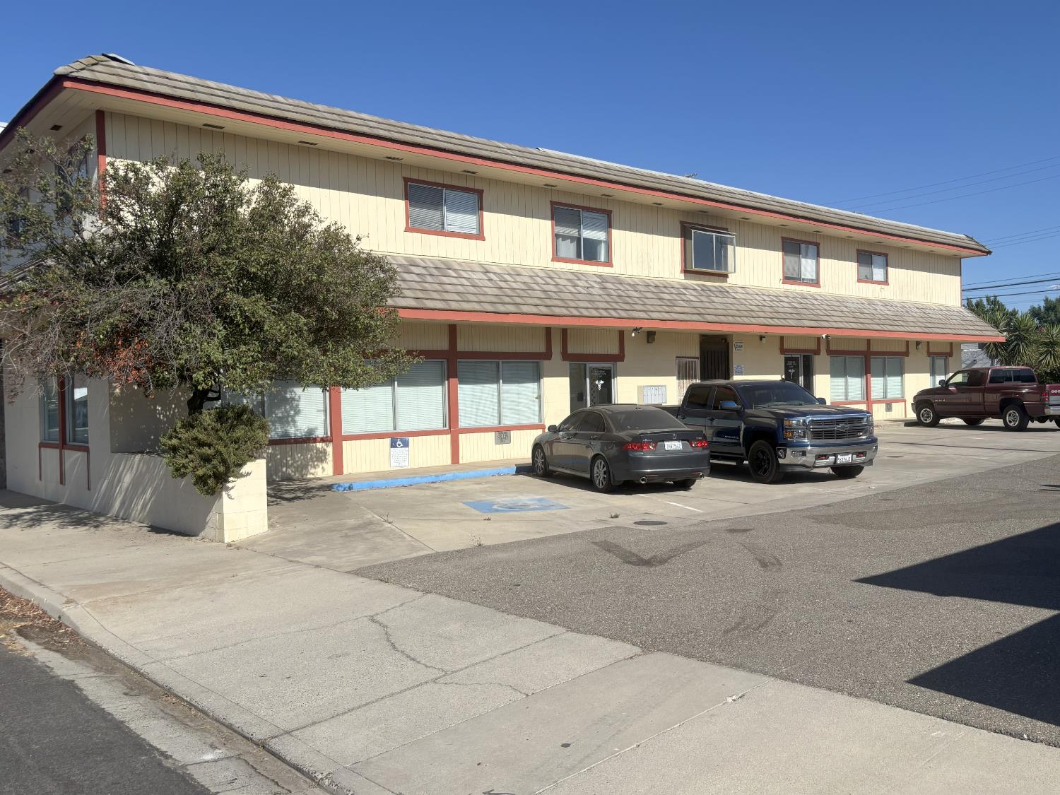 3227 stanislaus, Riverbank, CA 95367