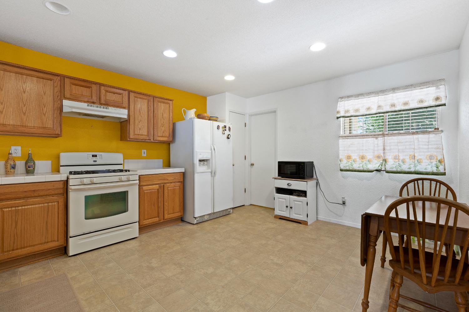 1127 Kestrel Dr, Patterson, CA 95363