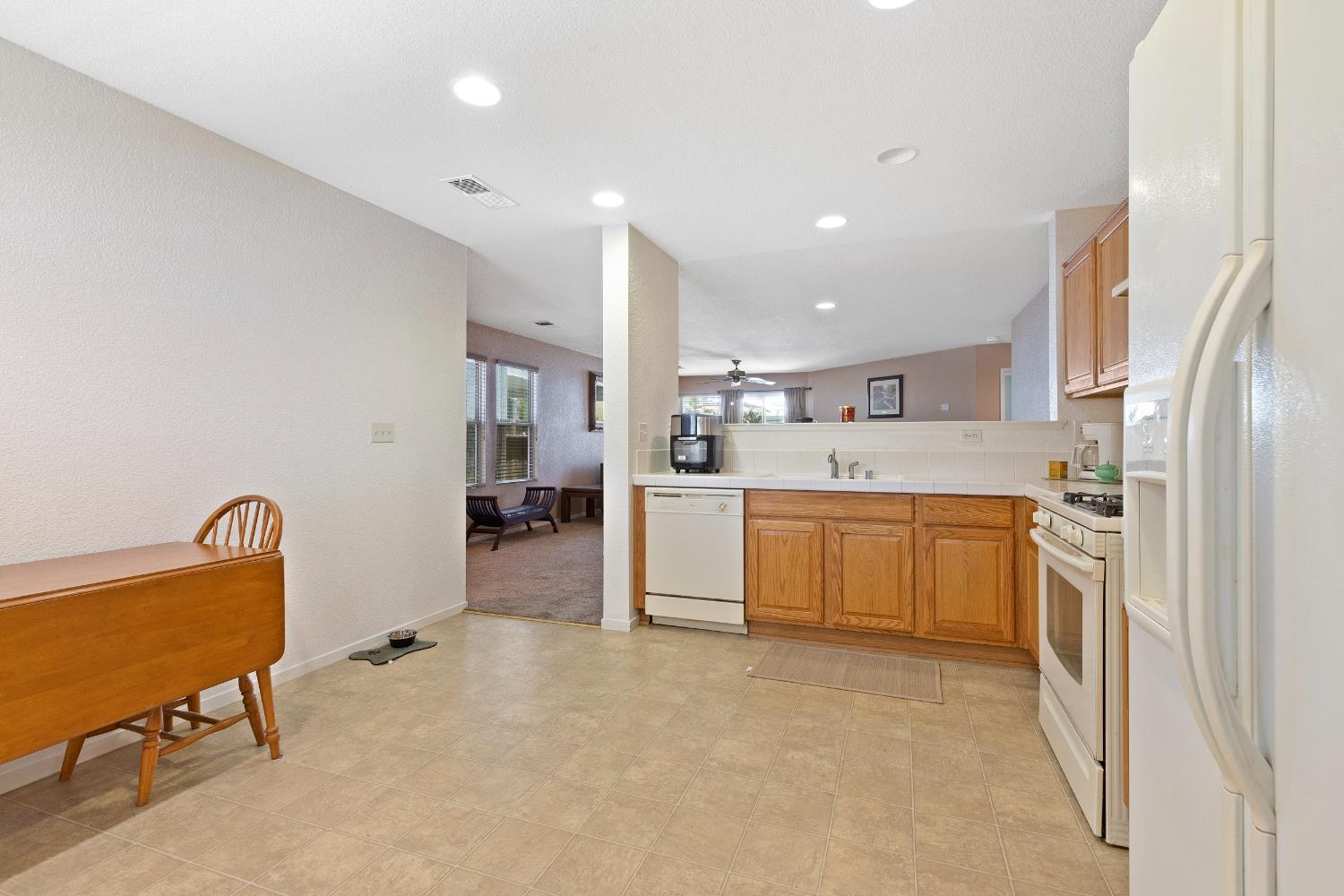 1127 Kestrel Dr, Patterson, CA 95363