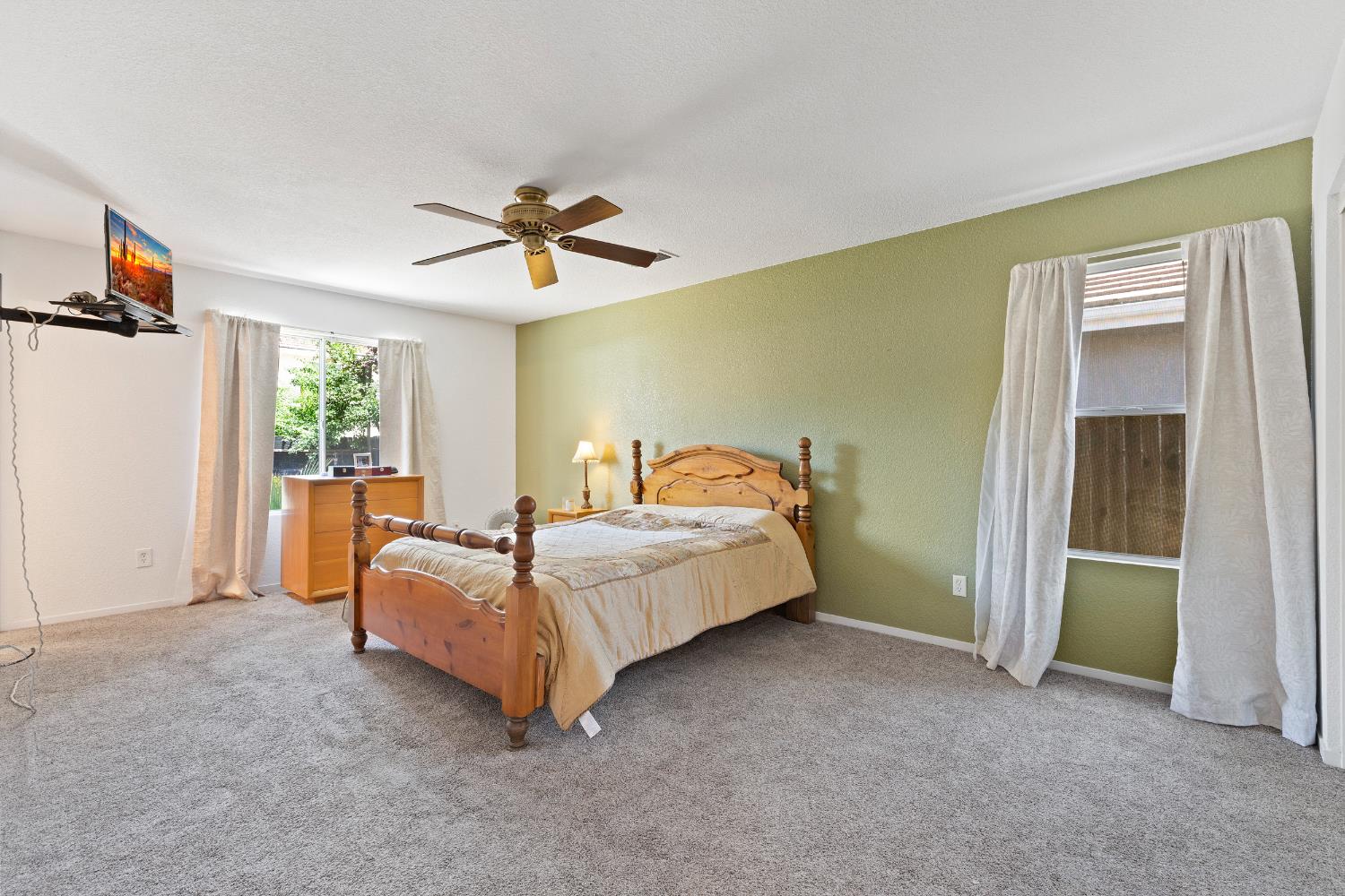 1127 Kestrel Dr, Patterson, CA 95363