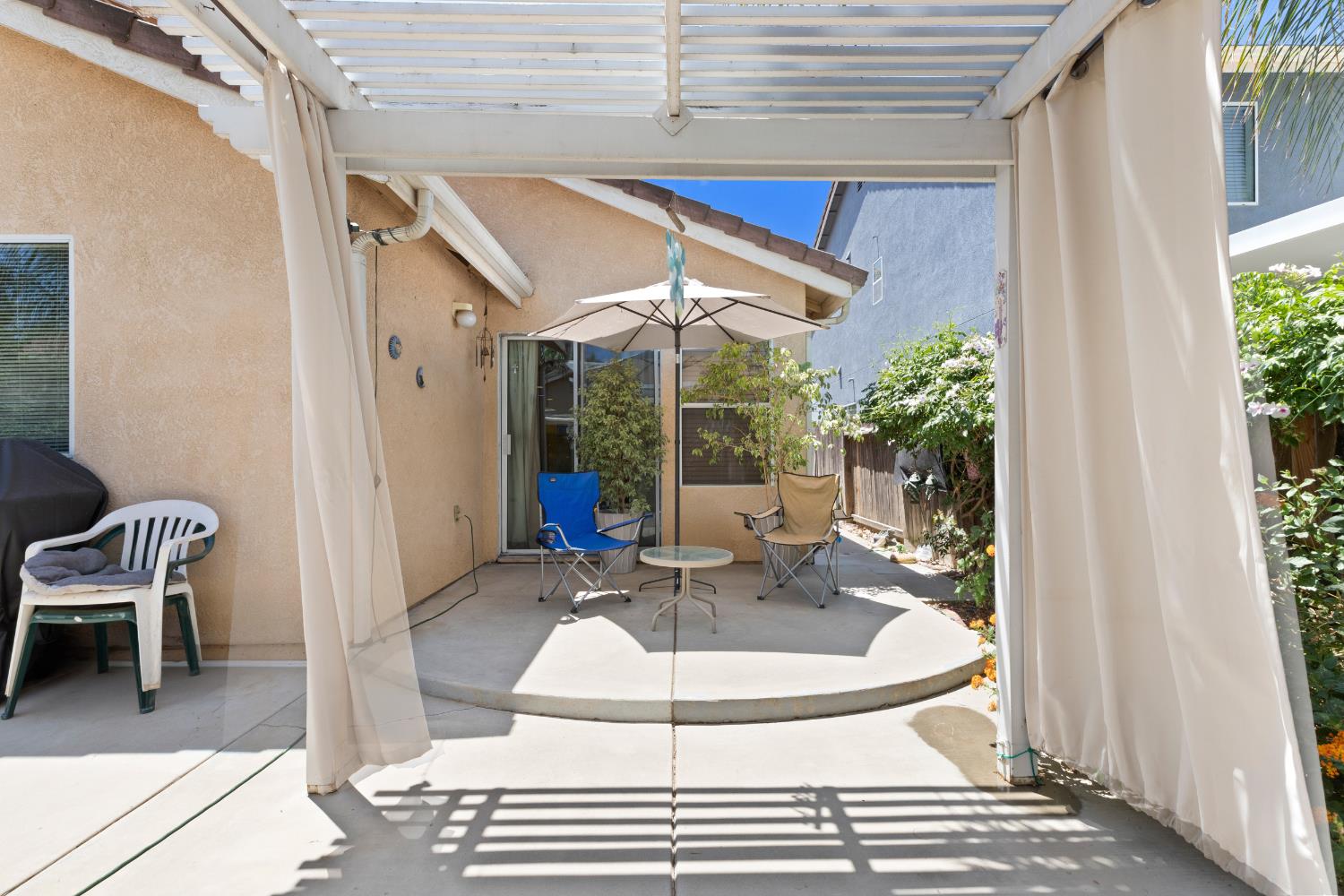 1127 Kestrel Dr, Patterson, CA 95363