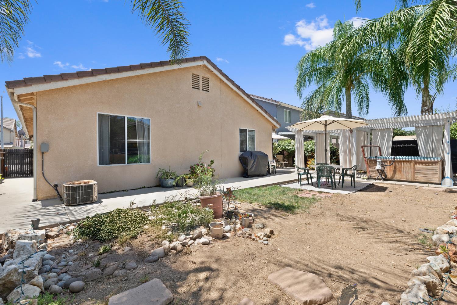 1127 Kestrel Dr, Patterson, CA 95363