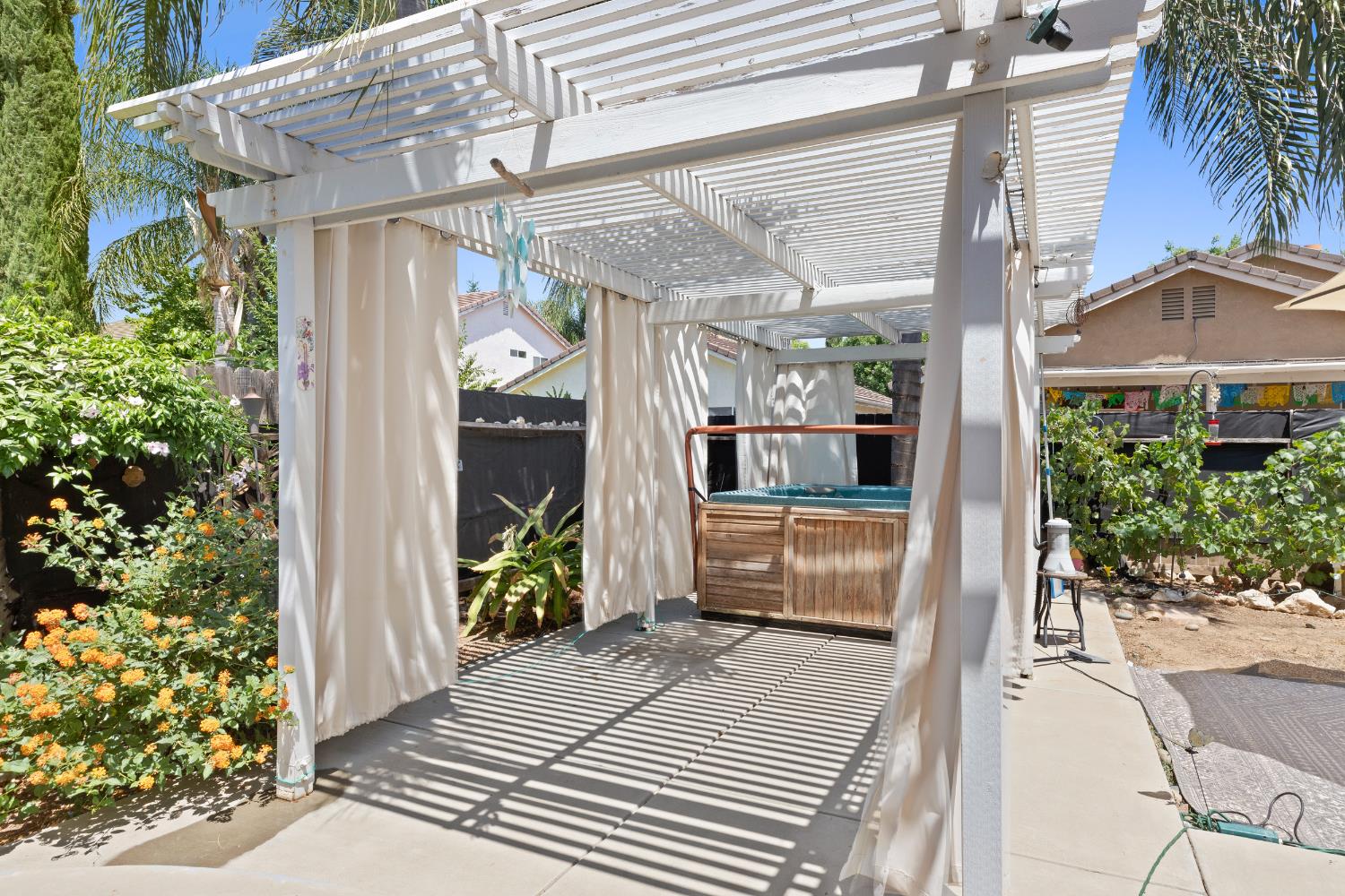 1127 Kestrel Dr, Patterson, CA 95363