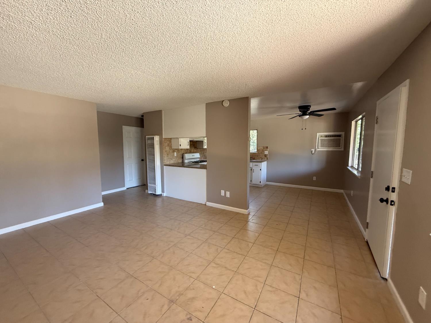 1010 Roselawn Ave, Modesto, CA 95351